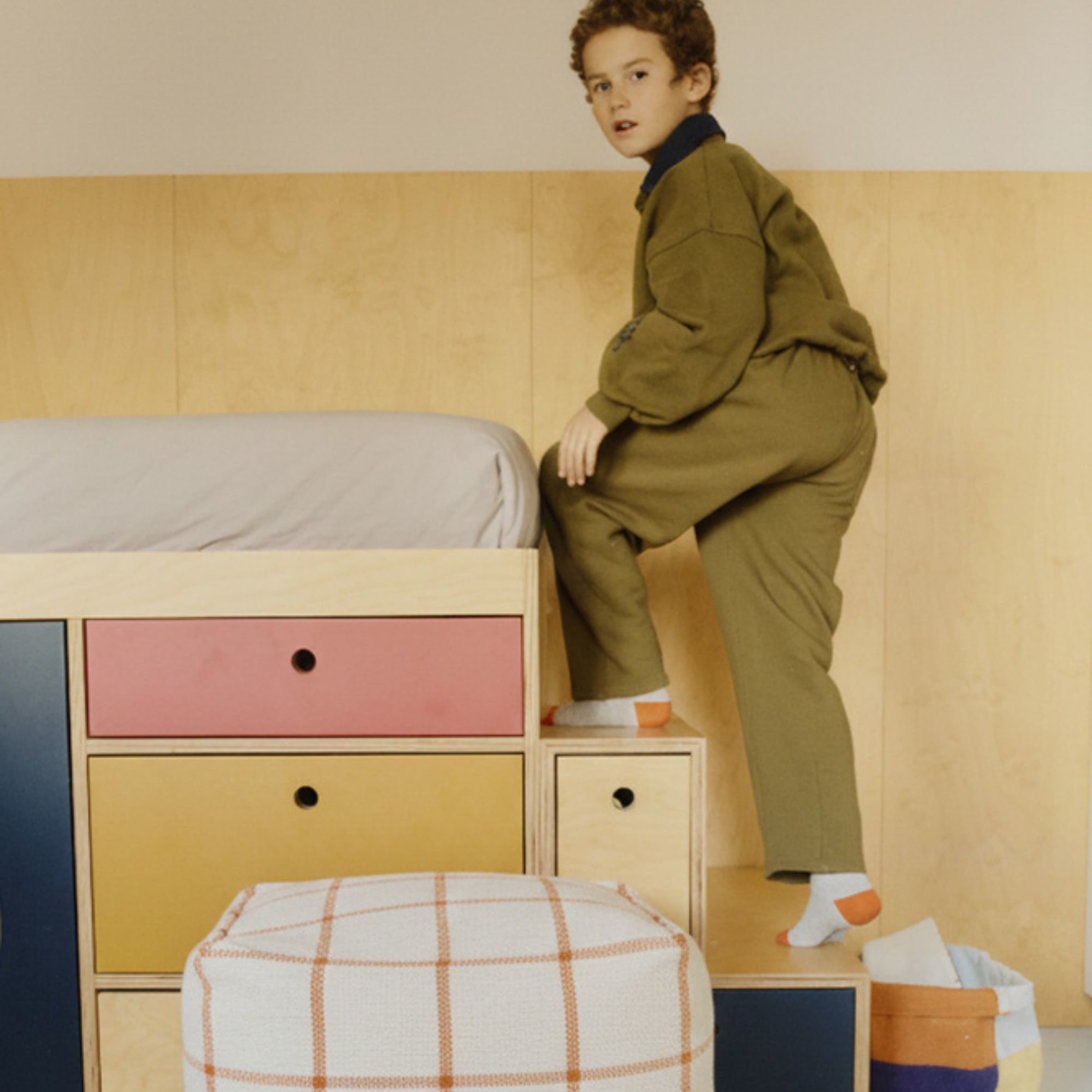 Puff Geo Block, från LORENA CANALS, i färgen naturlig, terrakotta. Klicka för att öppna bilden i stort format