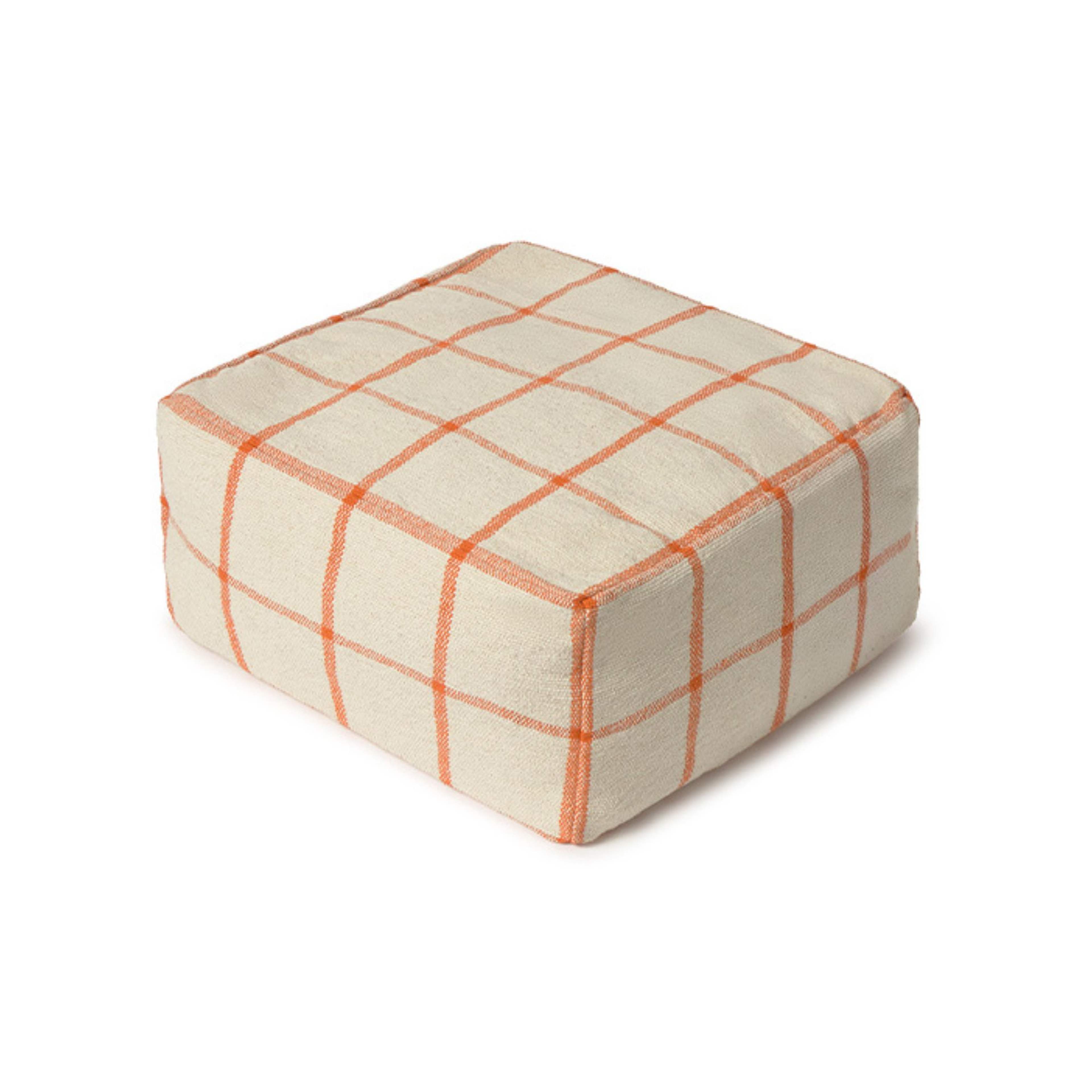 Puff Geo Block, från LORENA CANALS, i färgen naturlig, terrakotta. Klicka för att öppna bilden i stort format