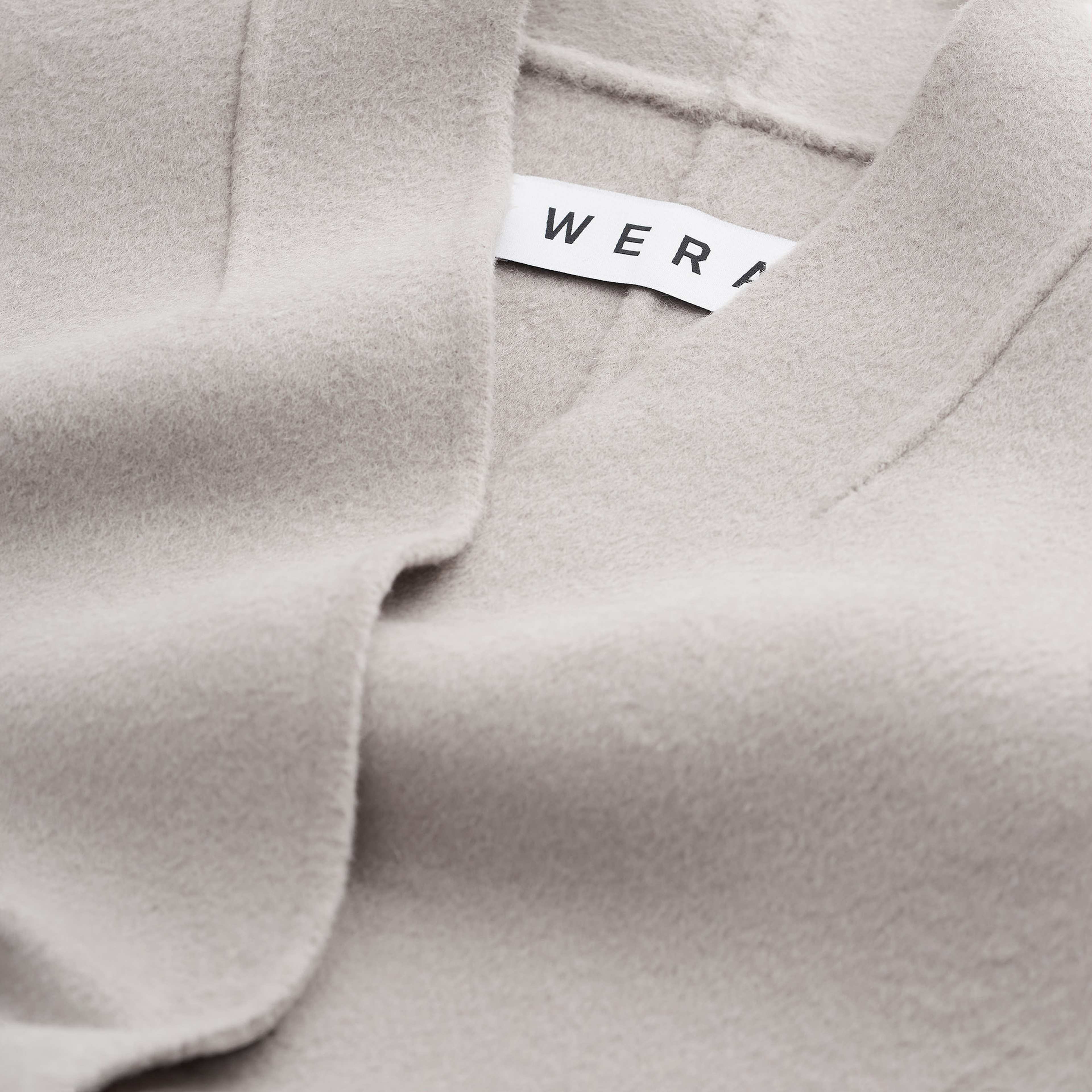 Ulljacka NIKE, från Wera, i färgen Pumice Stone. Klicka för att öppna bilden i stort format