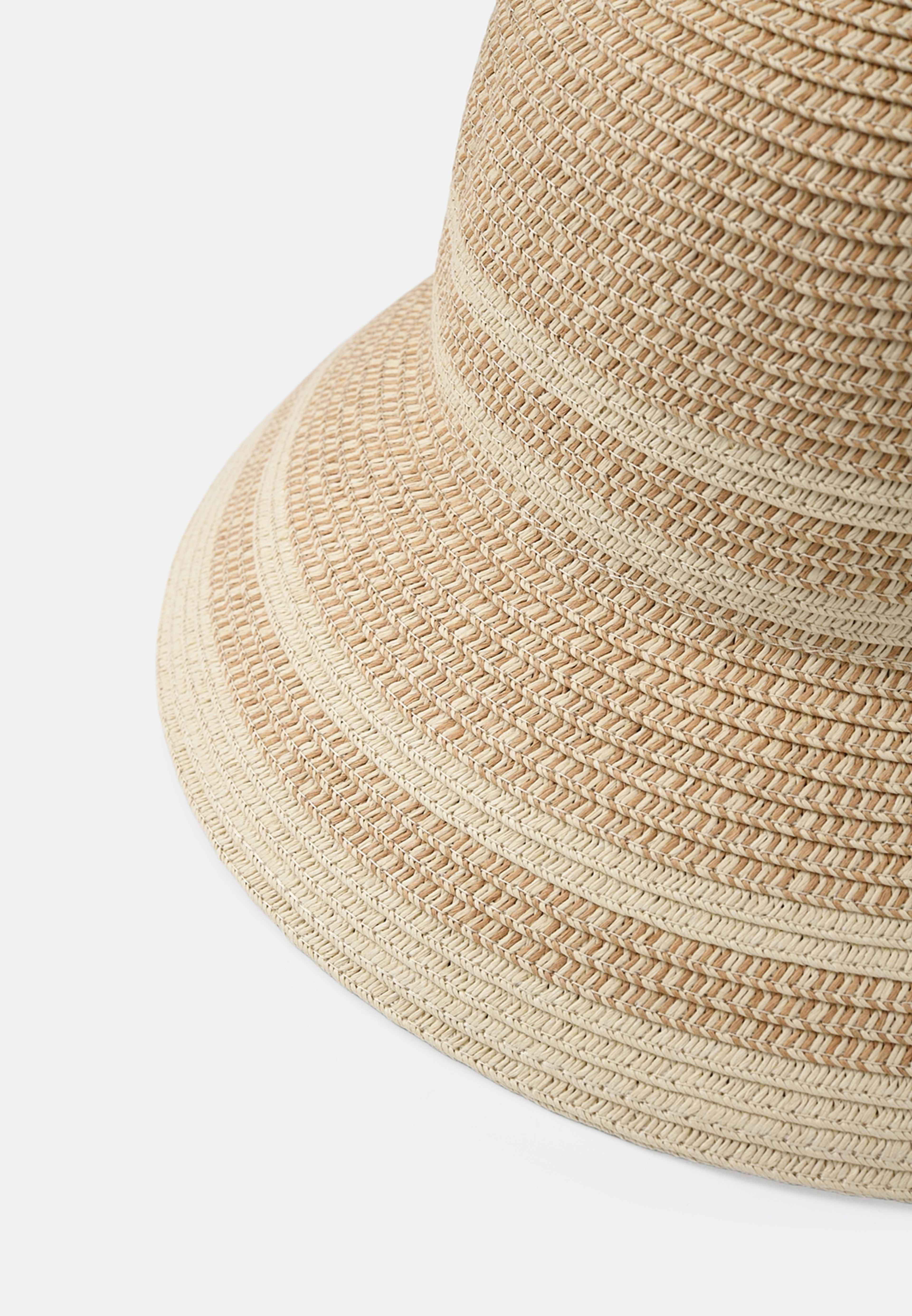 Tvåtonad stråhatt ALICE, från Å WOMAN, i färgen Natur. Klicka för att öppna bilden i stort format