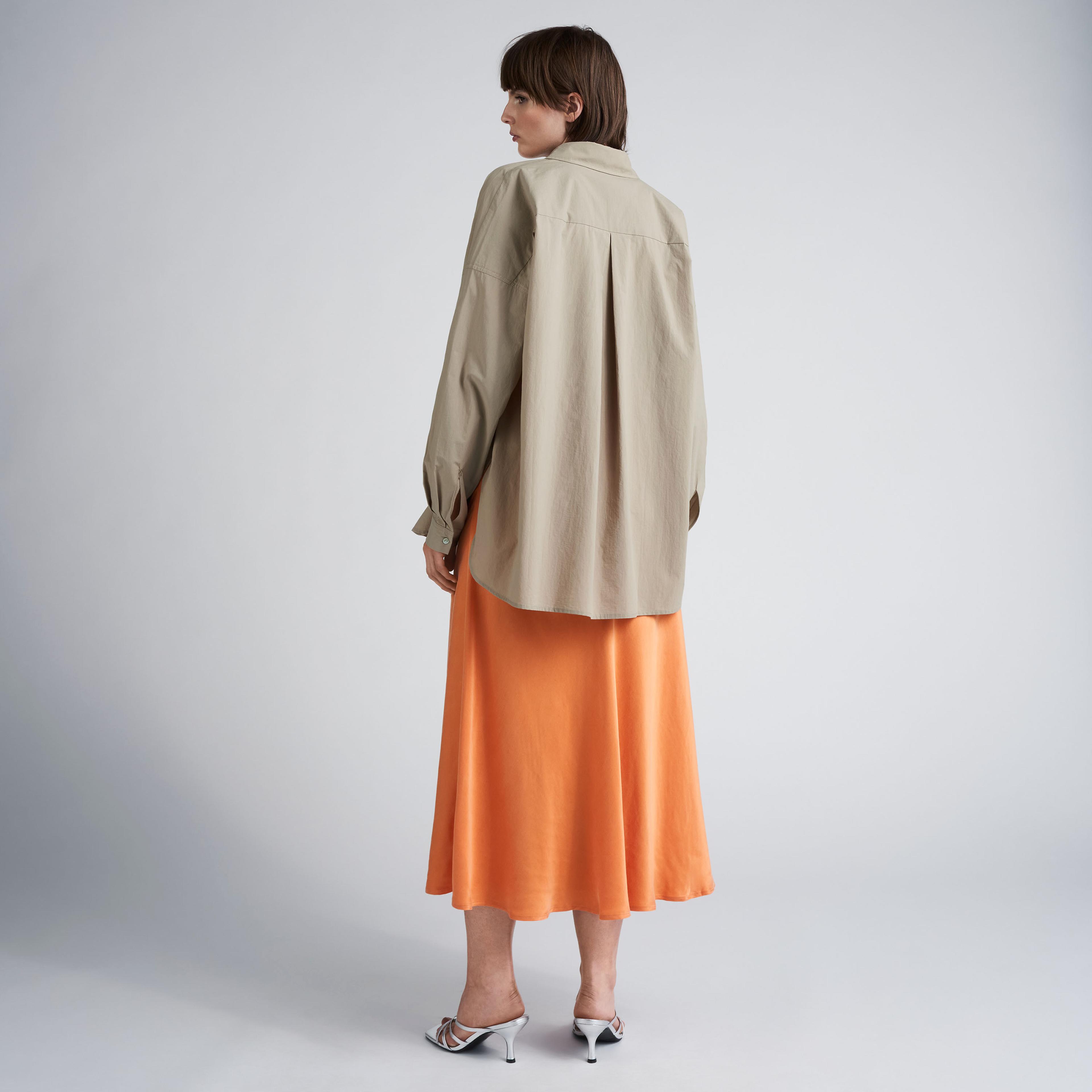 Bomullsskjorta oversize BYRON, från Carin Wester, i färgen Beige 2. Klicka för att öppna bilden i stort format