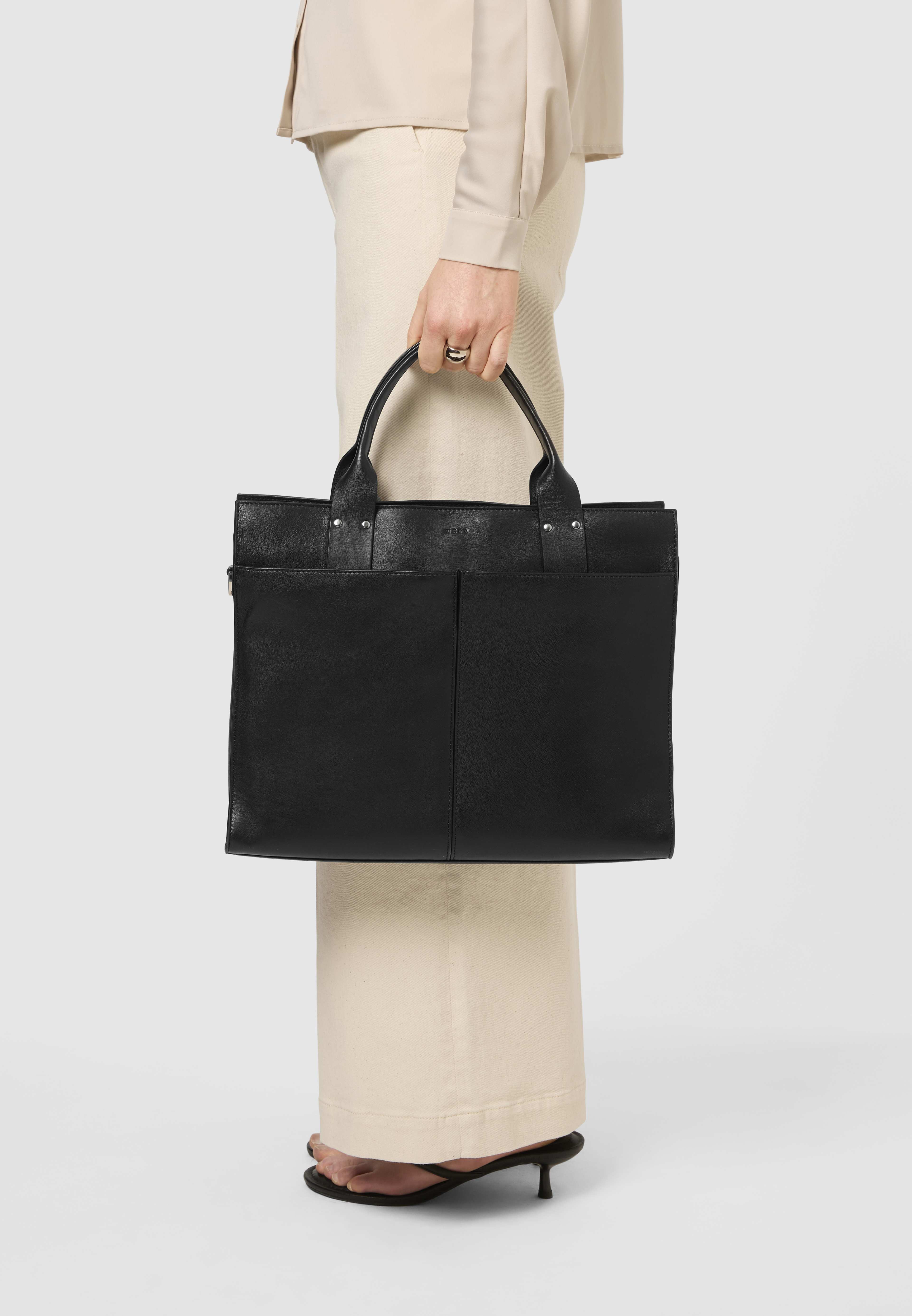 Handväska i läder AMY, från Wera, i färgen Black. Klicka för att öppna bilden i stort format