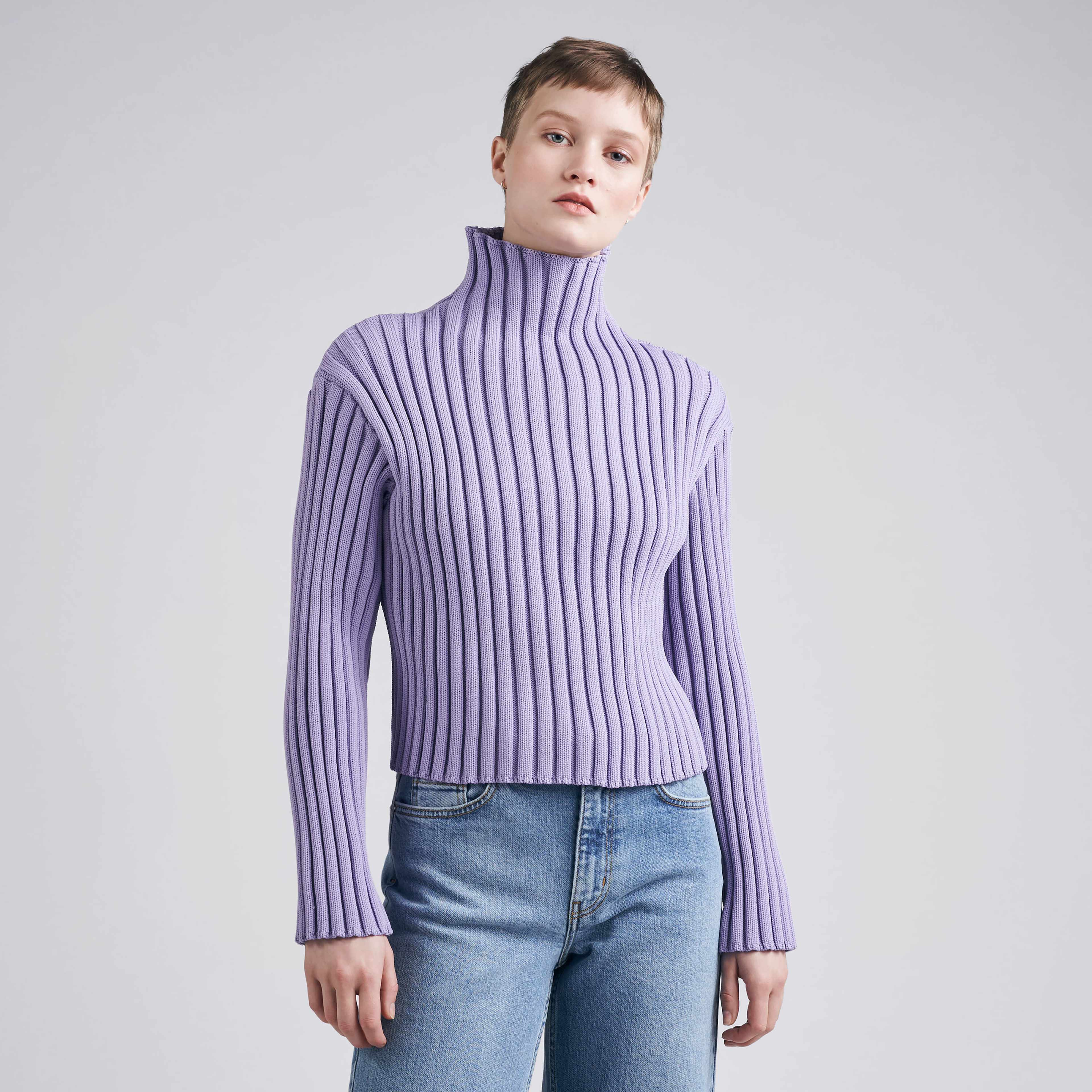 Ribbstickad jumper med hög krage HENNY, från Carin Wester, i färgen Purple. Klicka för att öppna bilden i stort format