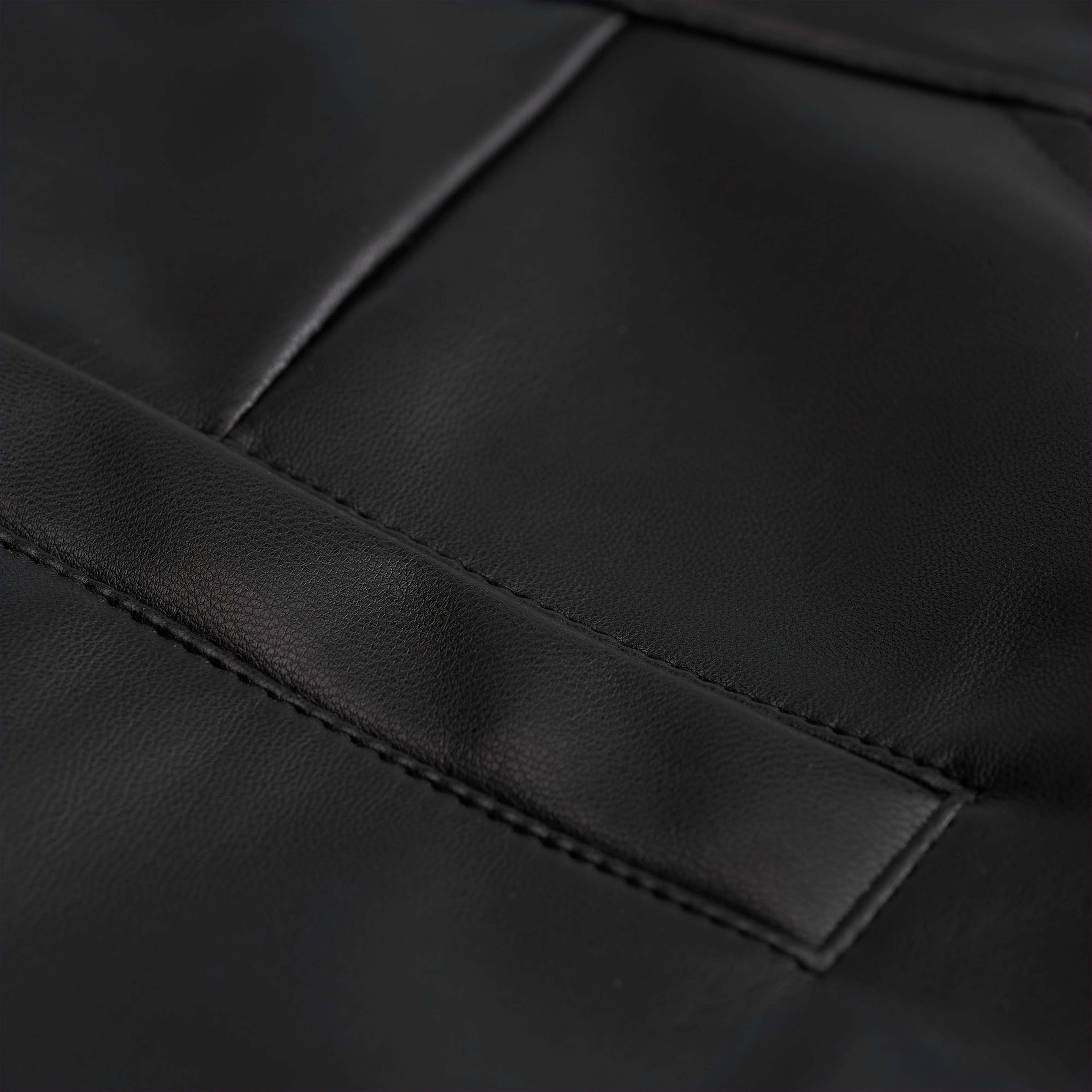 Byxor med cut outs i läderimitation LUCY, från Carin Wester, i färgen Black. Klicka för att öppna bilden i stort format