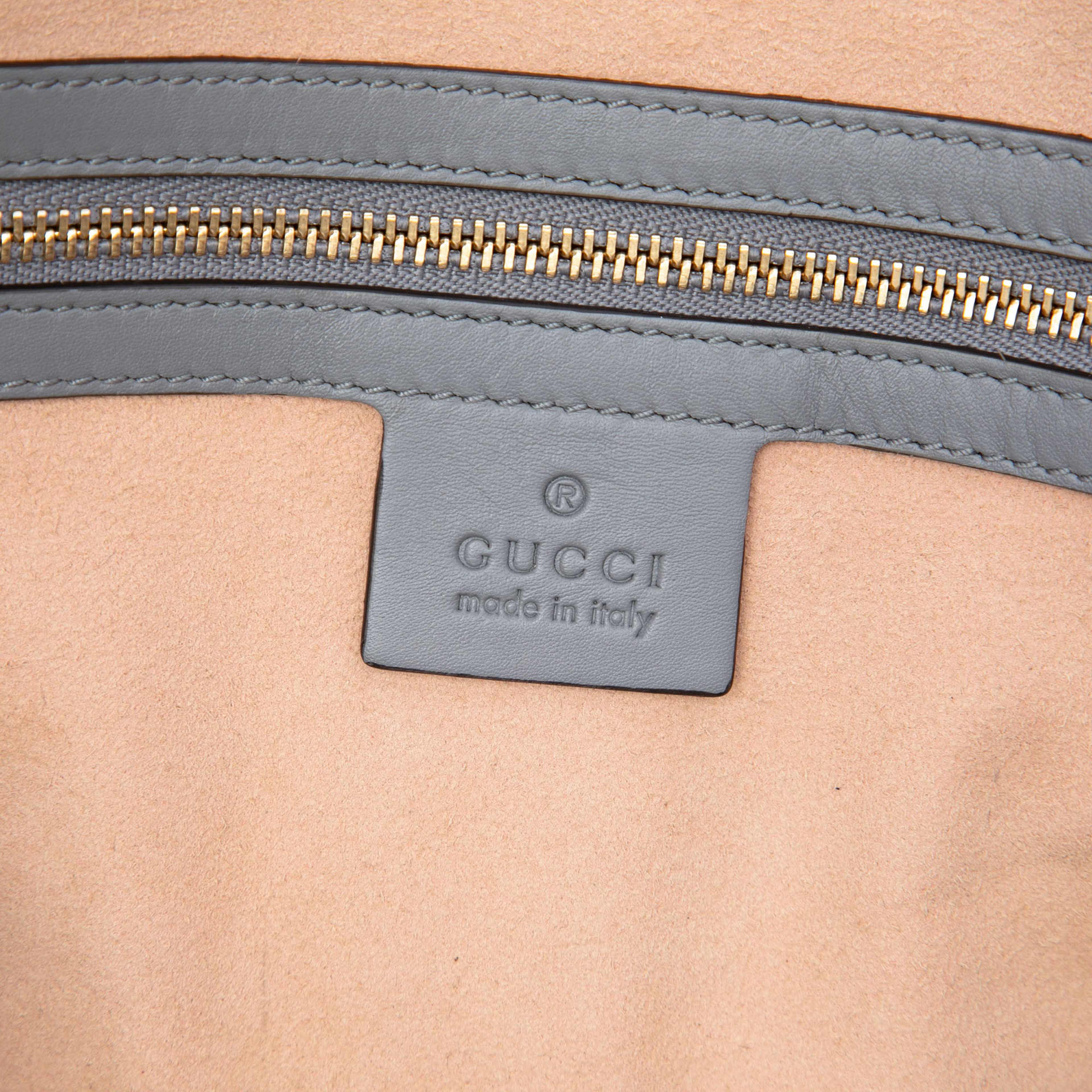 Gucci Guccissima Boston Bag, från Luxclusif, i färgen grå. Klicka för att öppna bilden i stort format