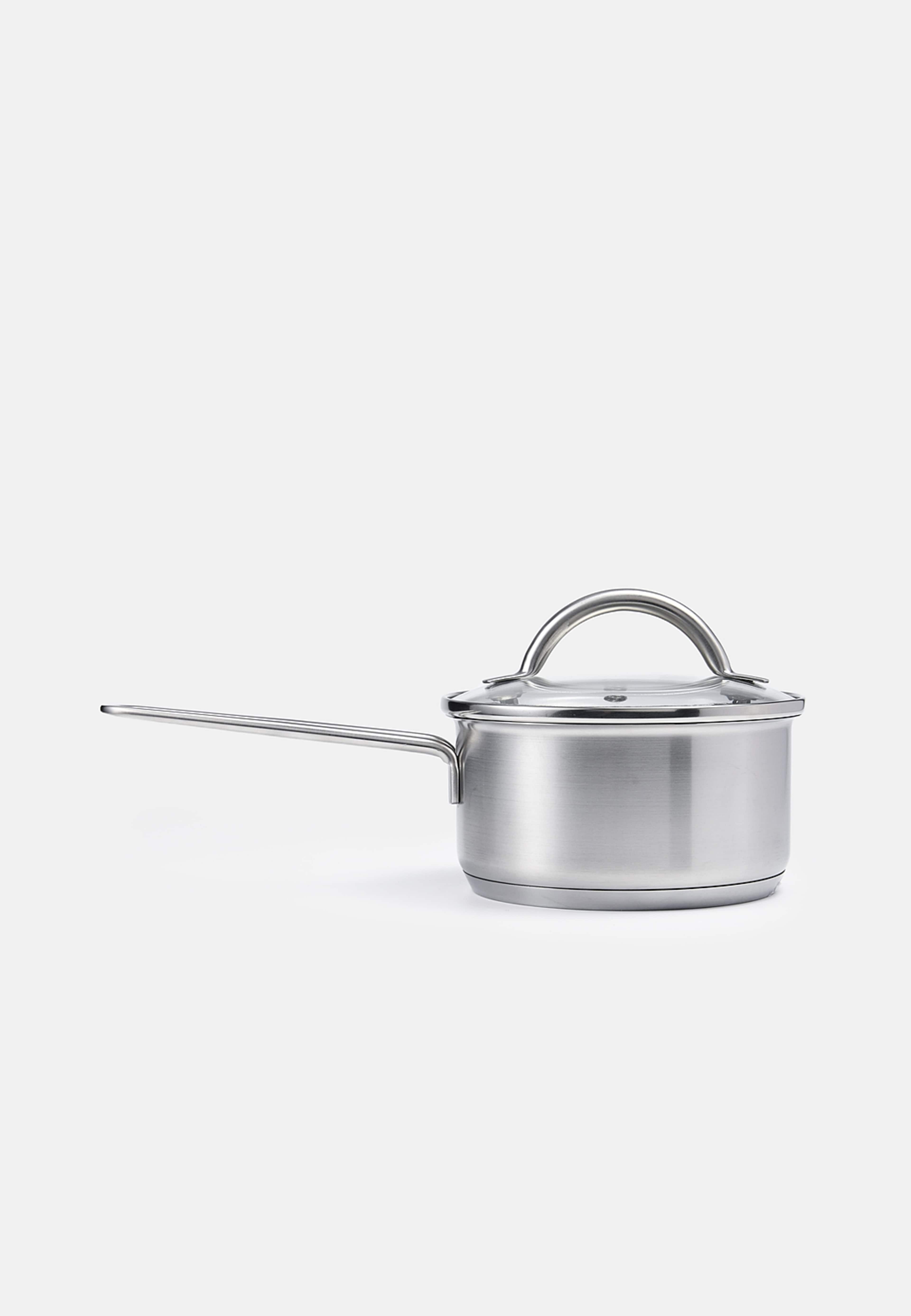 Kastrull med lock BISTRO 1 L, från Åhléns Home, i färgen Silver.