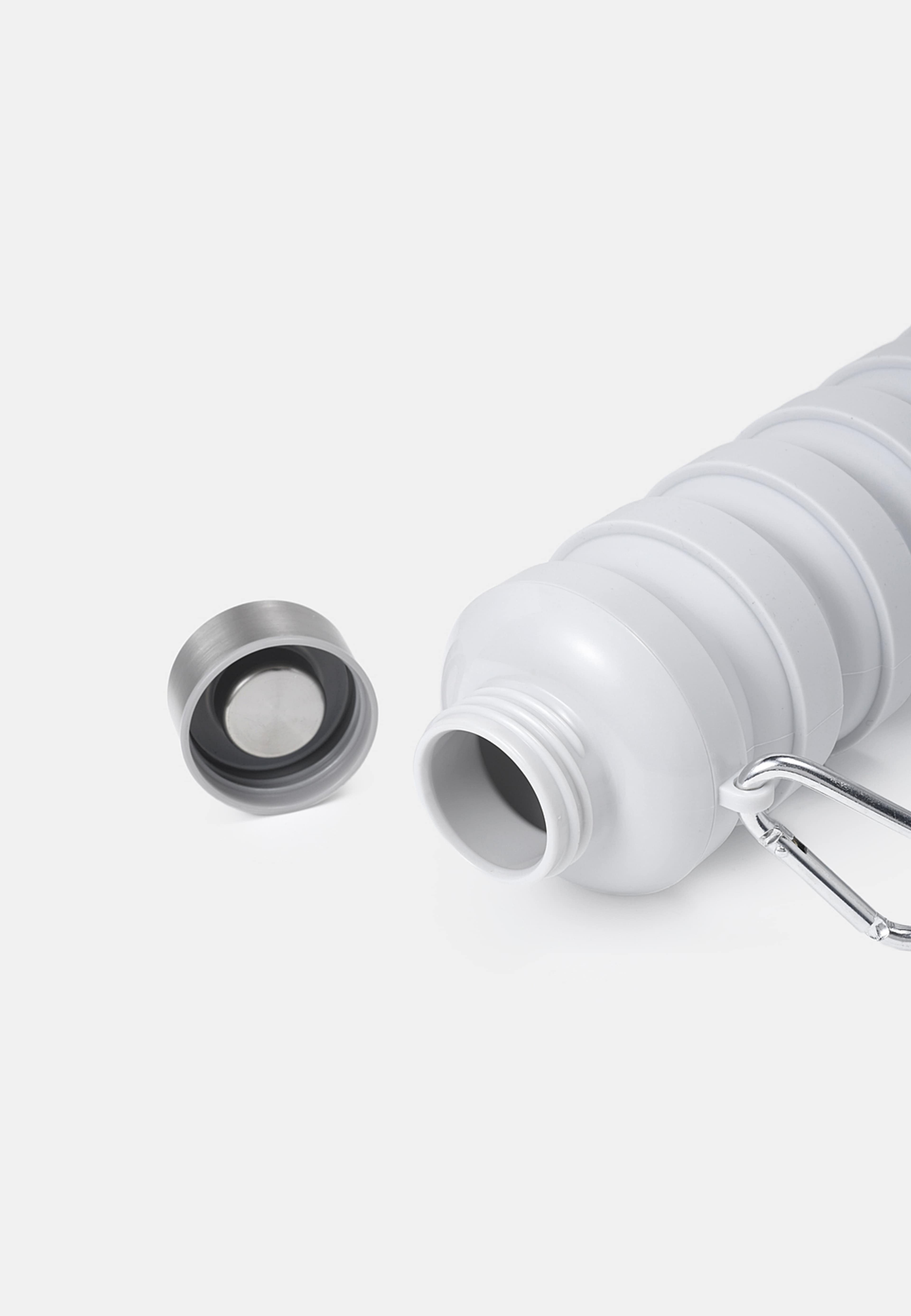 Hopfällbar flaska i silikon 500 ml, från Åhléns Home, i färgen Lt Grey. Klicka för att öppna bilden i stort format