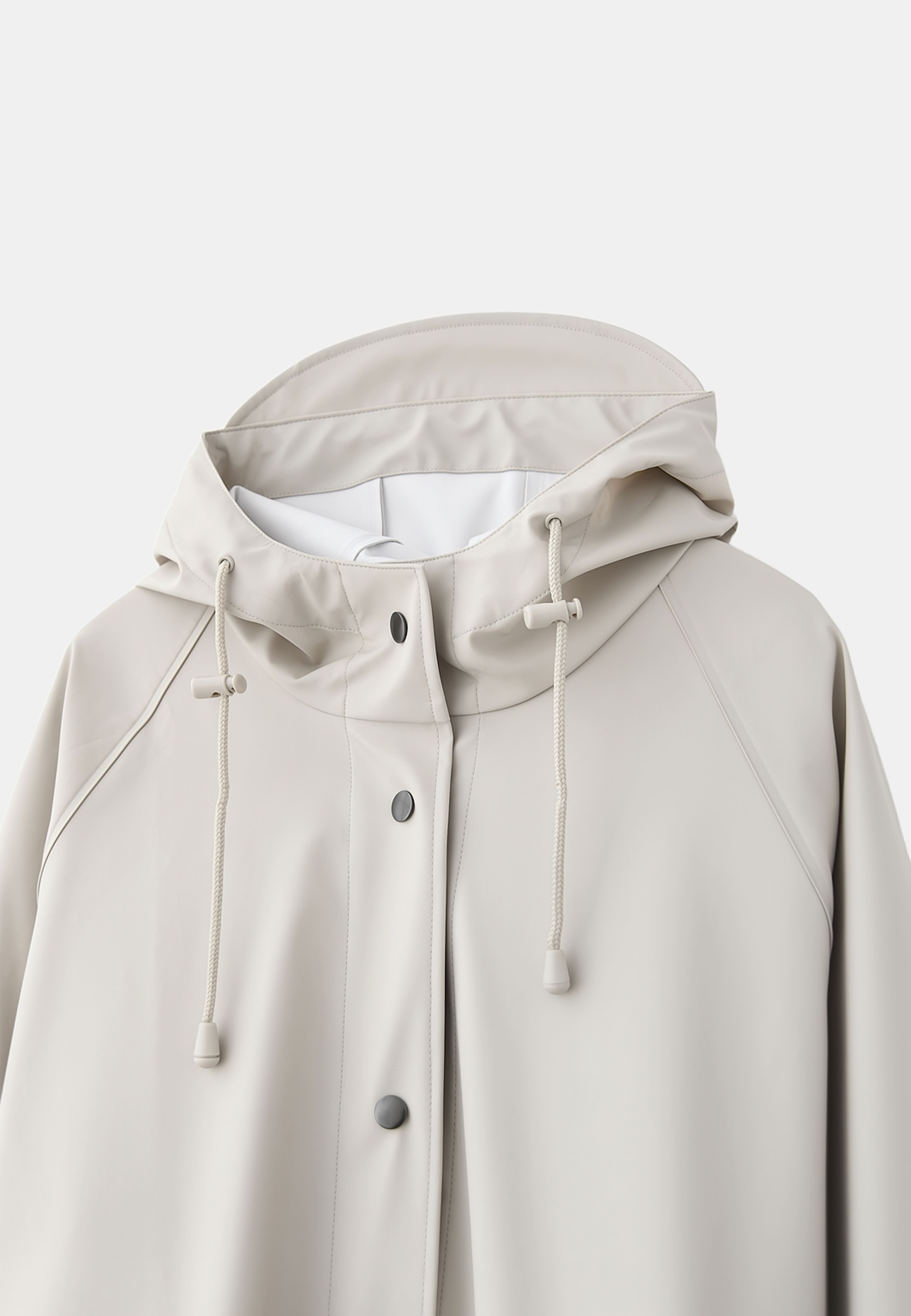 Regnjacka HEAVEN, från Å WOMAN, i färgen Beige. Klicka för att öppna bilden i stort format