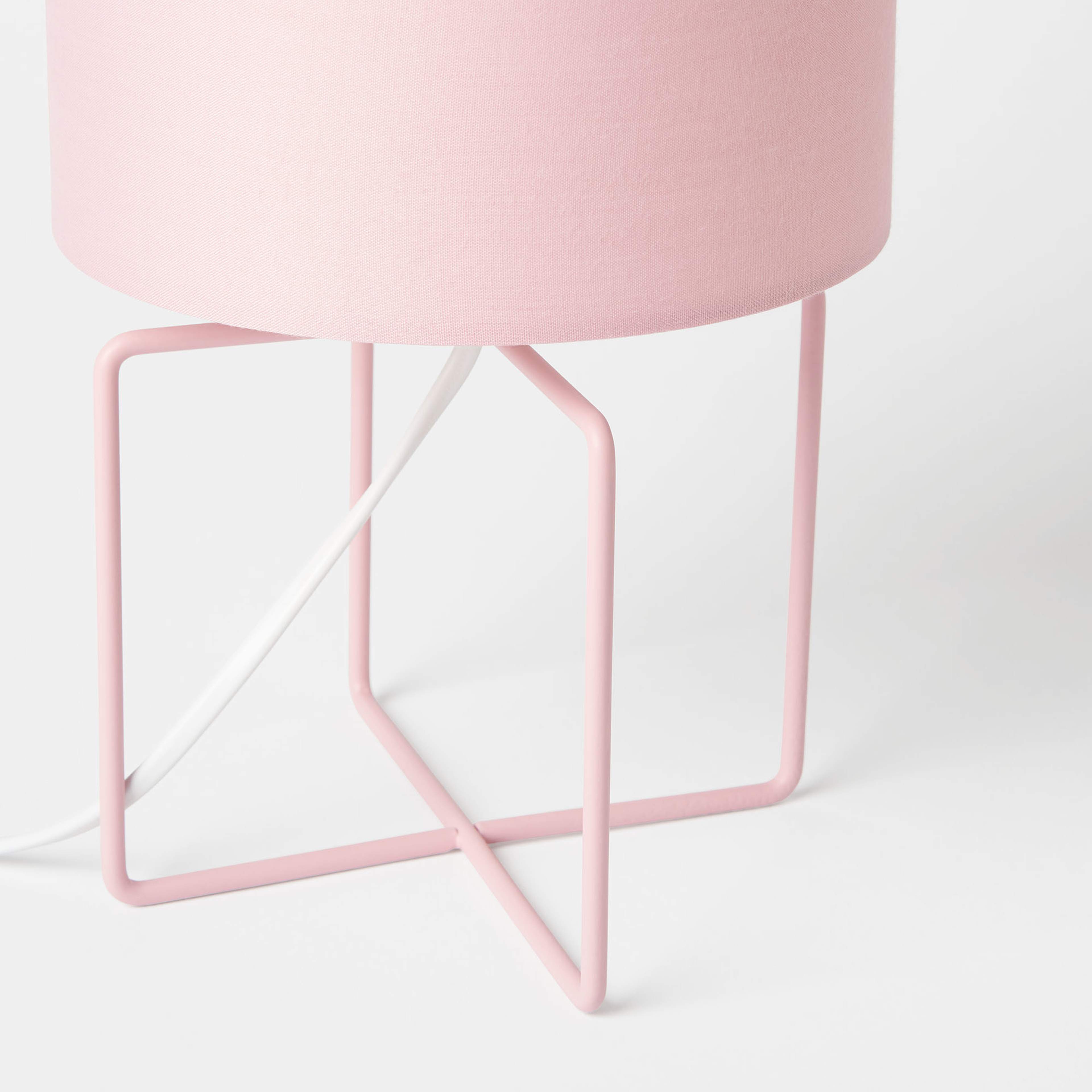 Bordslampa MIA, från Åhléns Home, i färgen Pink. Klicka för att öppna bilden i stort format