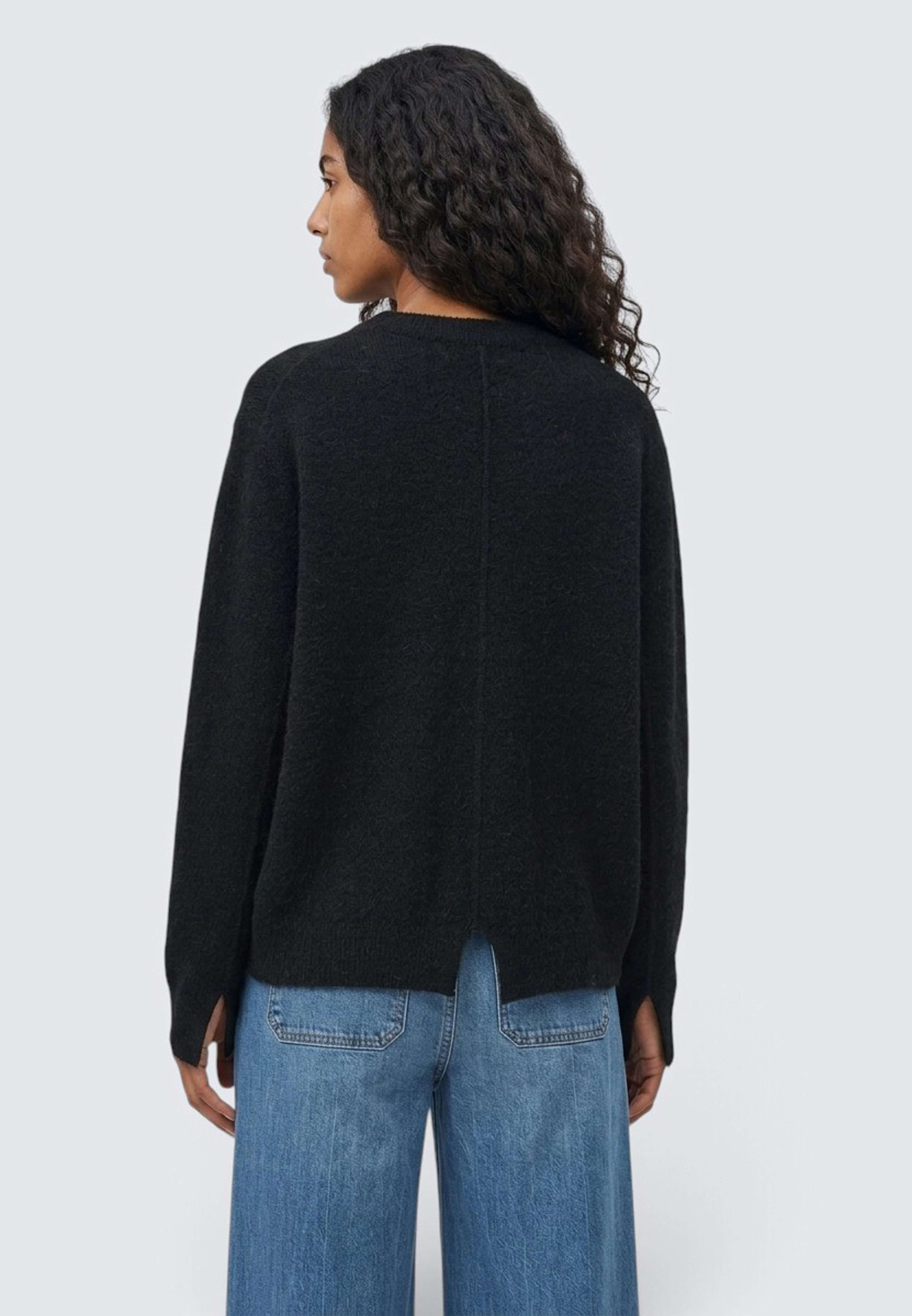 Tröja i ull- och alpackamix LANA, från Carin Wester, i färgen Black. Klicka för att öppna bilden i stort format