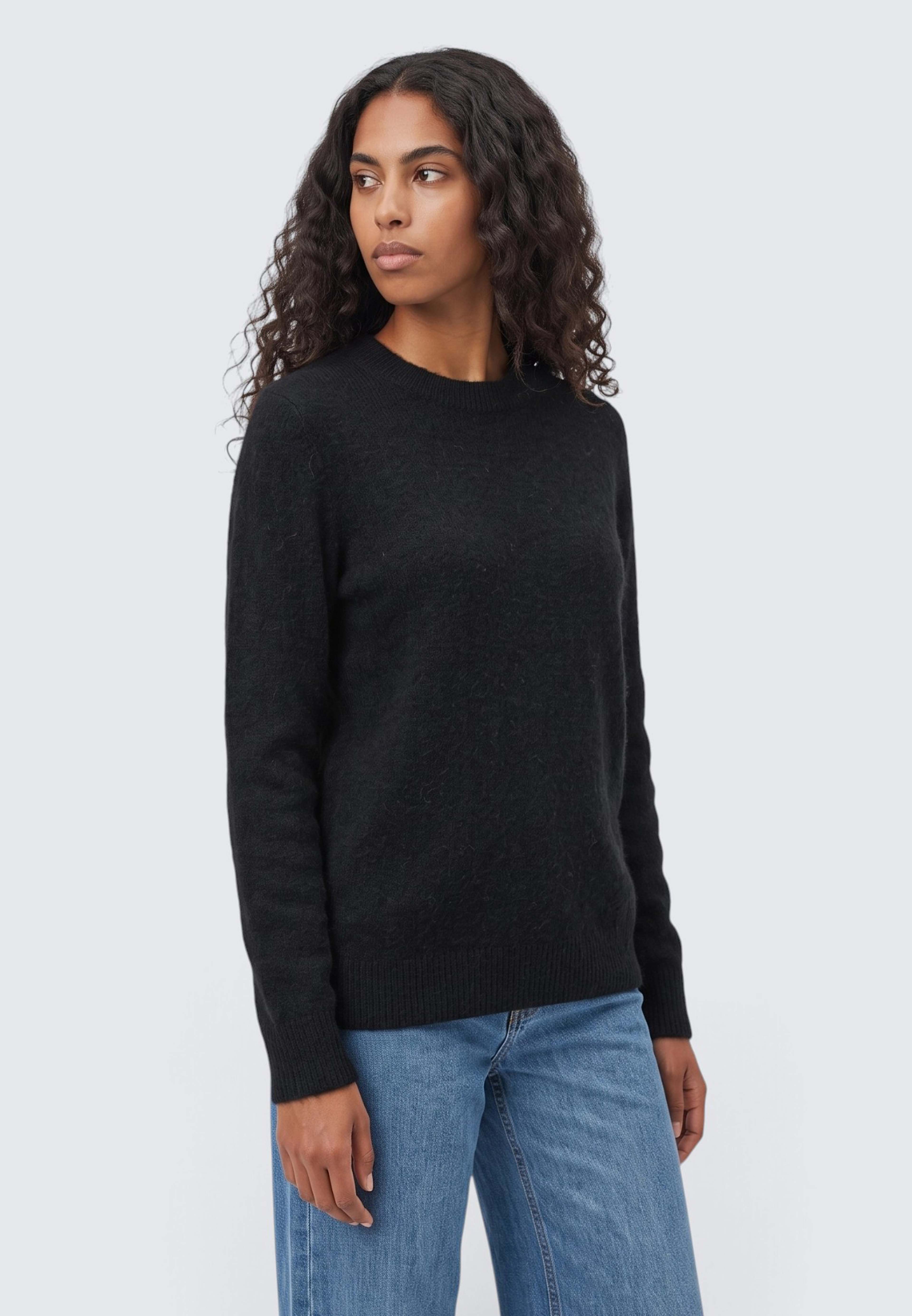 Tröja i ull- och alpackamix LANA, från Carin Wester, i färgen Black. Klicka för att öppna bilden i stort format