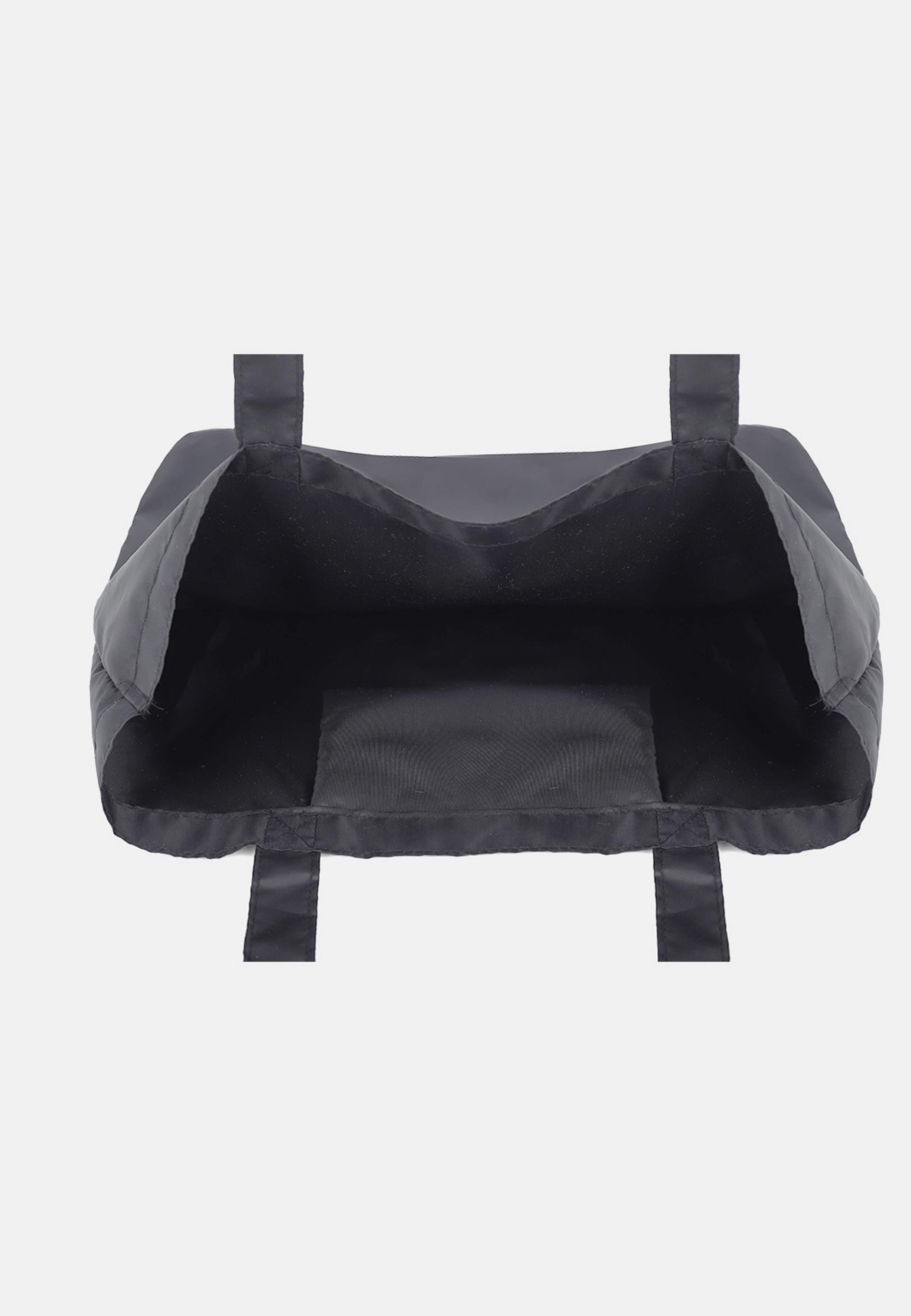 Hopvikbar shoppingpåse MIA, från Å WOMAN, i färgen Black. Klicka för att öppna bilden i stort format