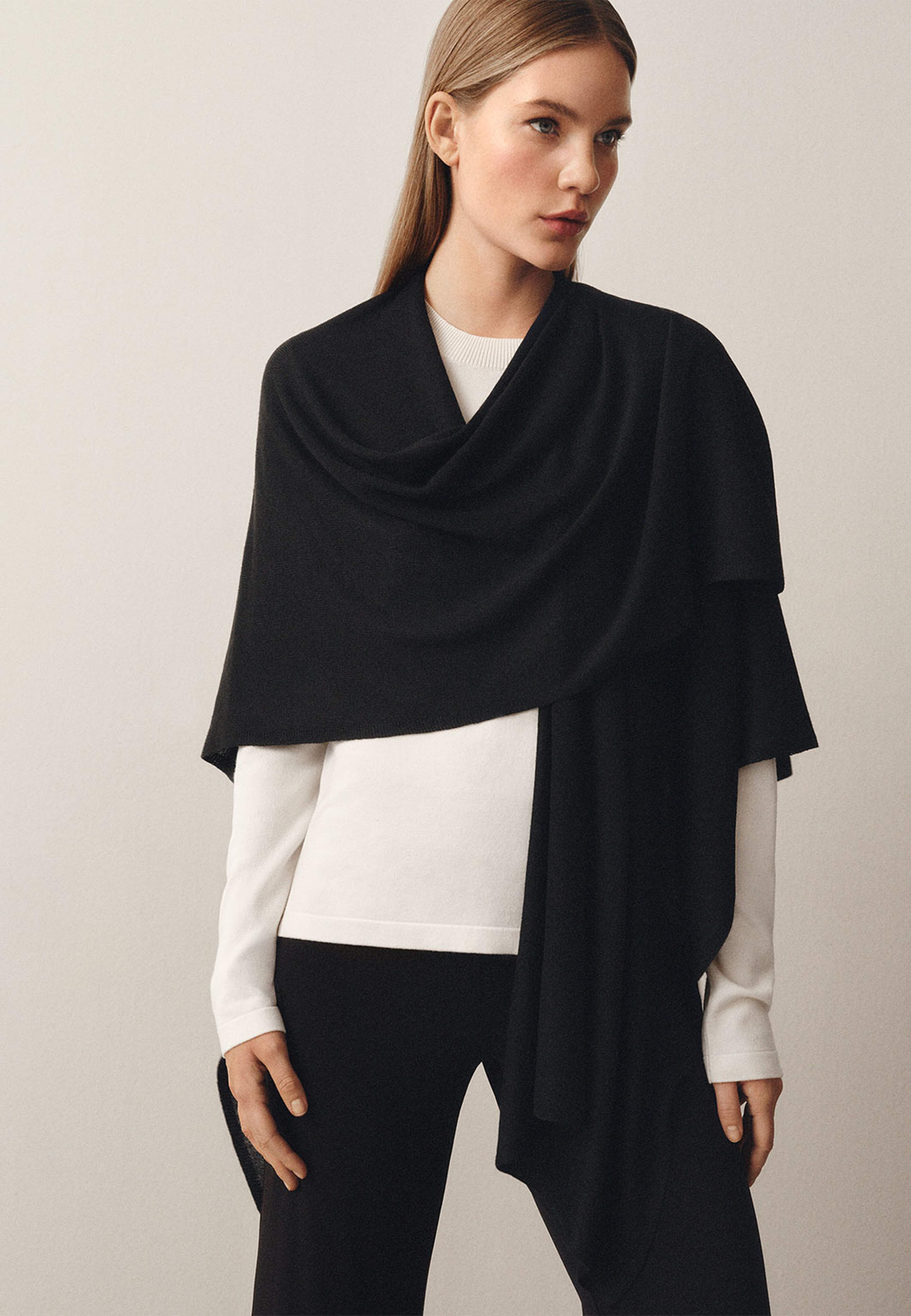 Pull on-byxor LYDIA, från Å WOMAN, i färgen Black. Klicka för att öppna bilden i stort format