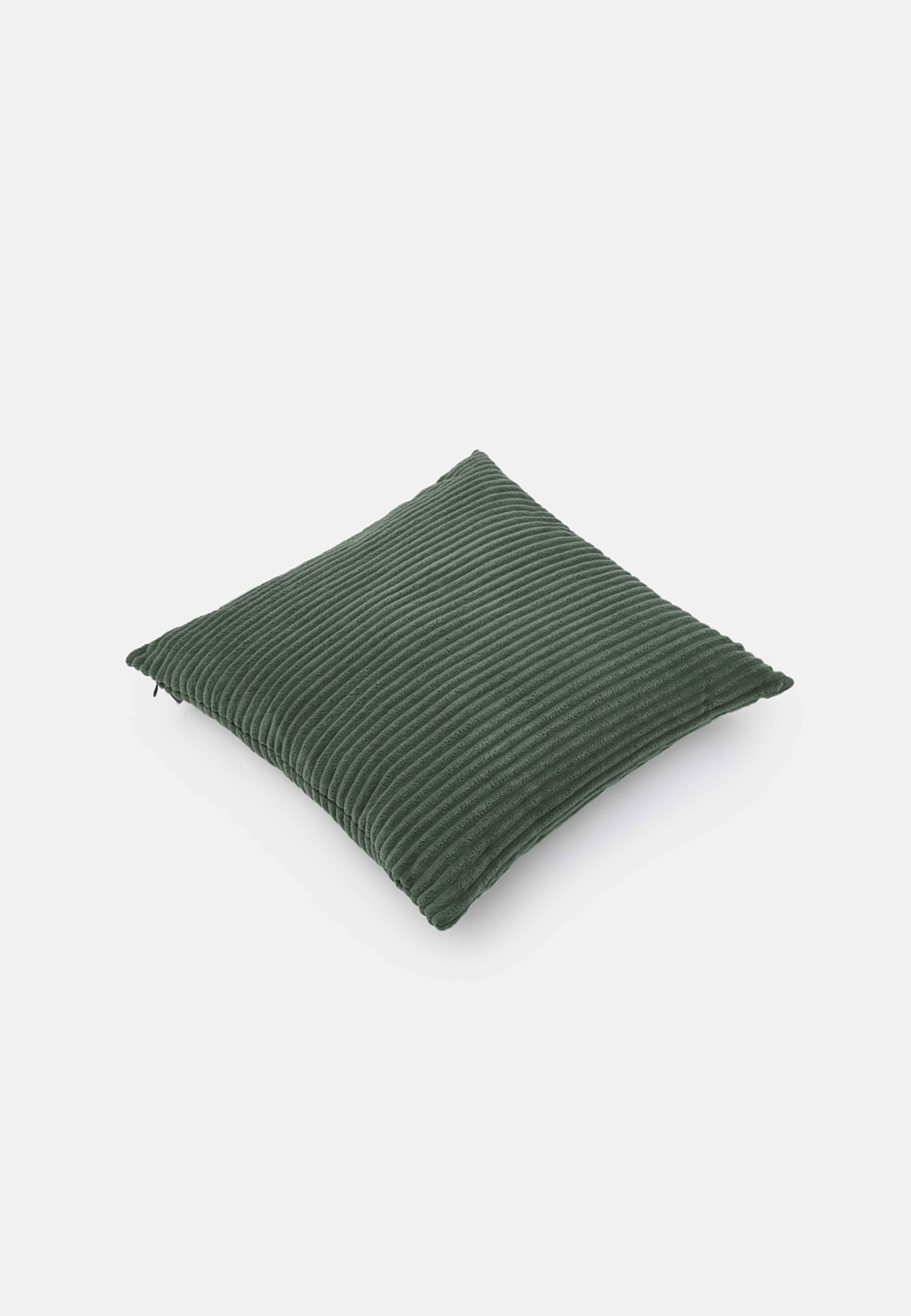 Ribbad kudde SOFTA 45x45 cm, från Åhléns Home, i färgen Dark Green. Klicka för att öppna bilden i stort format