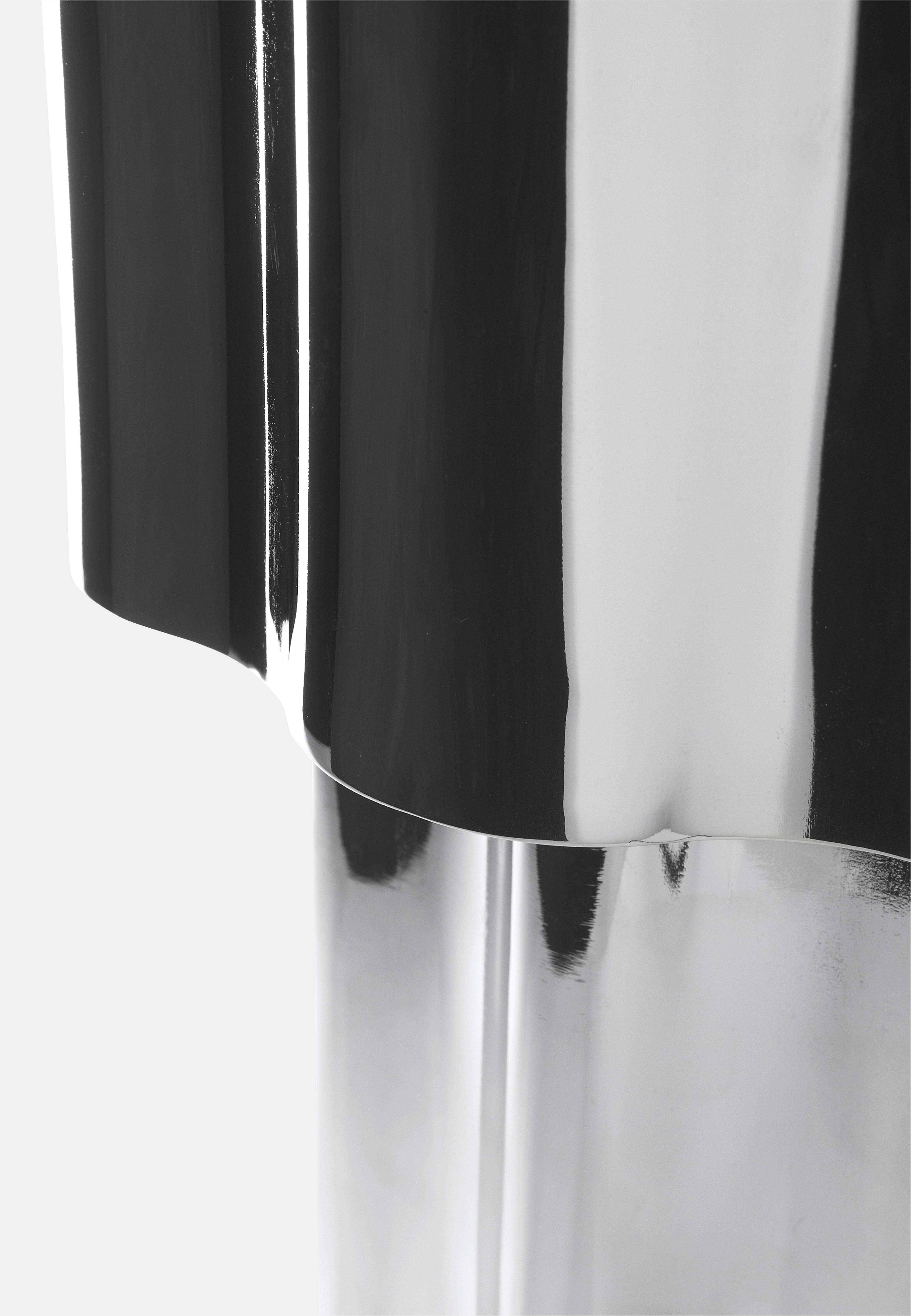 Bordslampa i metall WAVE