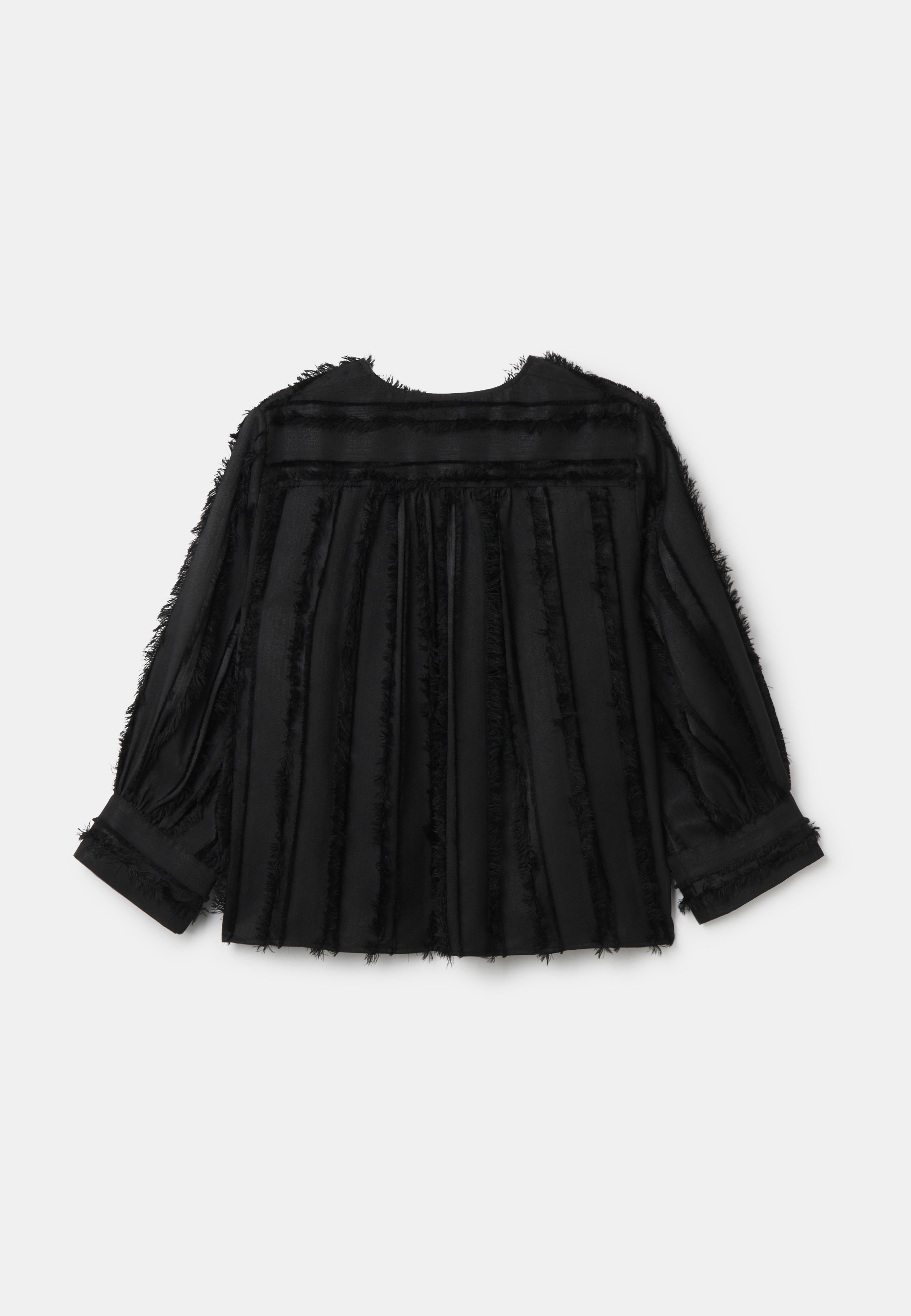 Blus med råa kanter FERNANDA, från Wera, i färgen Black. Klicka för att öppna bilden i stort format