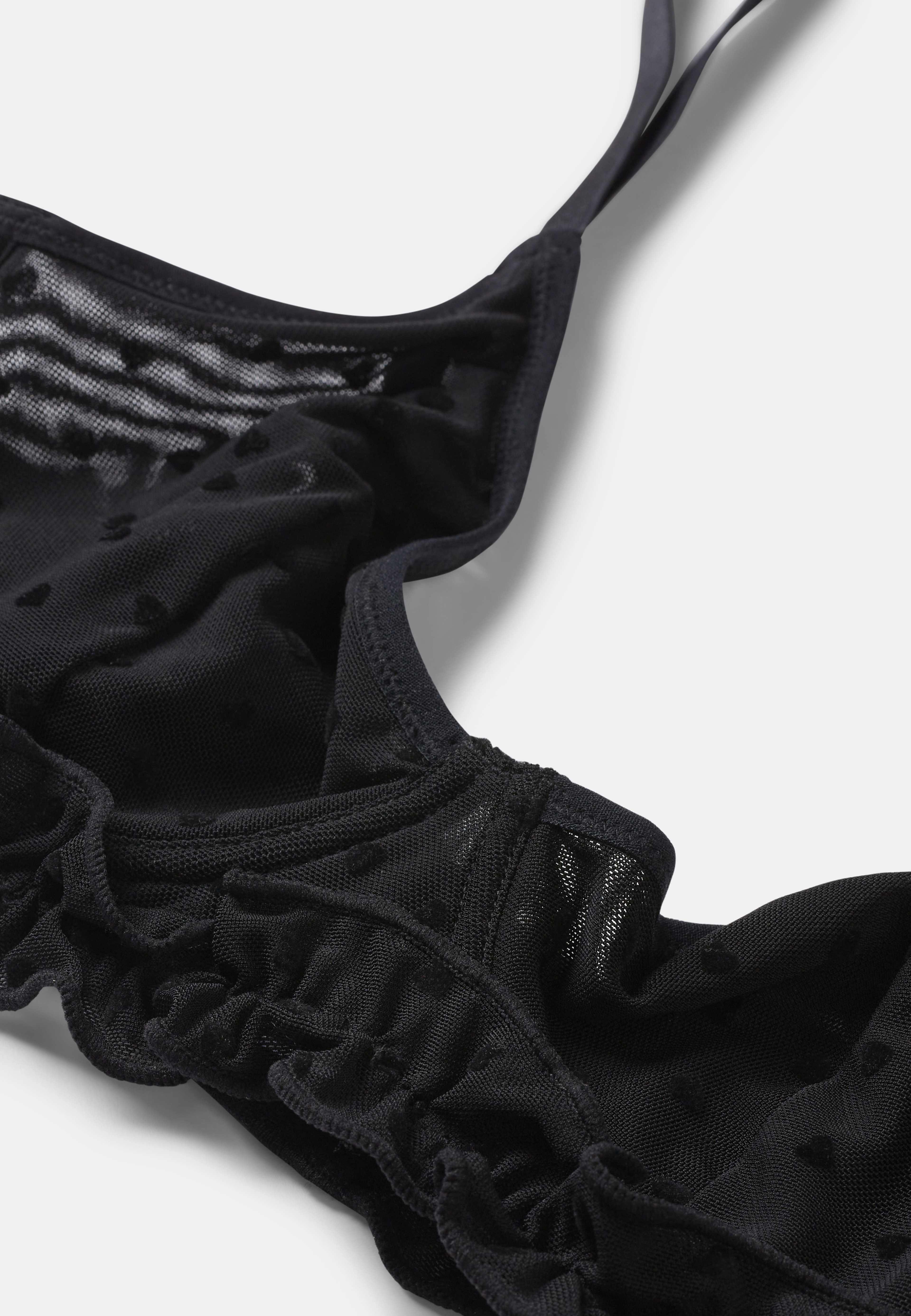 Bygel-BH med spets ESTER, från Avelie Lingerie, i färgen Black Heart. Klicka för att öppna bilden i stort format