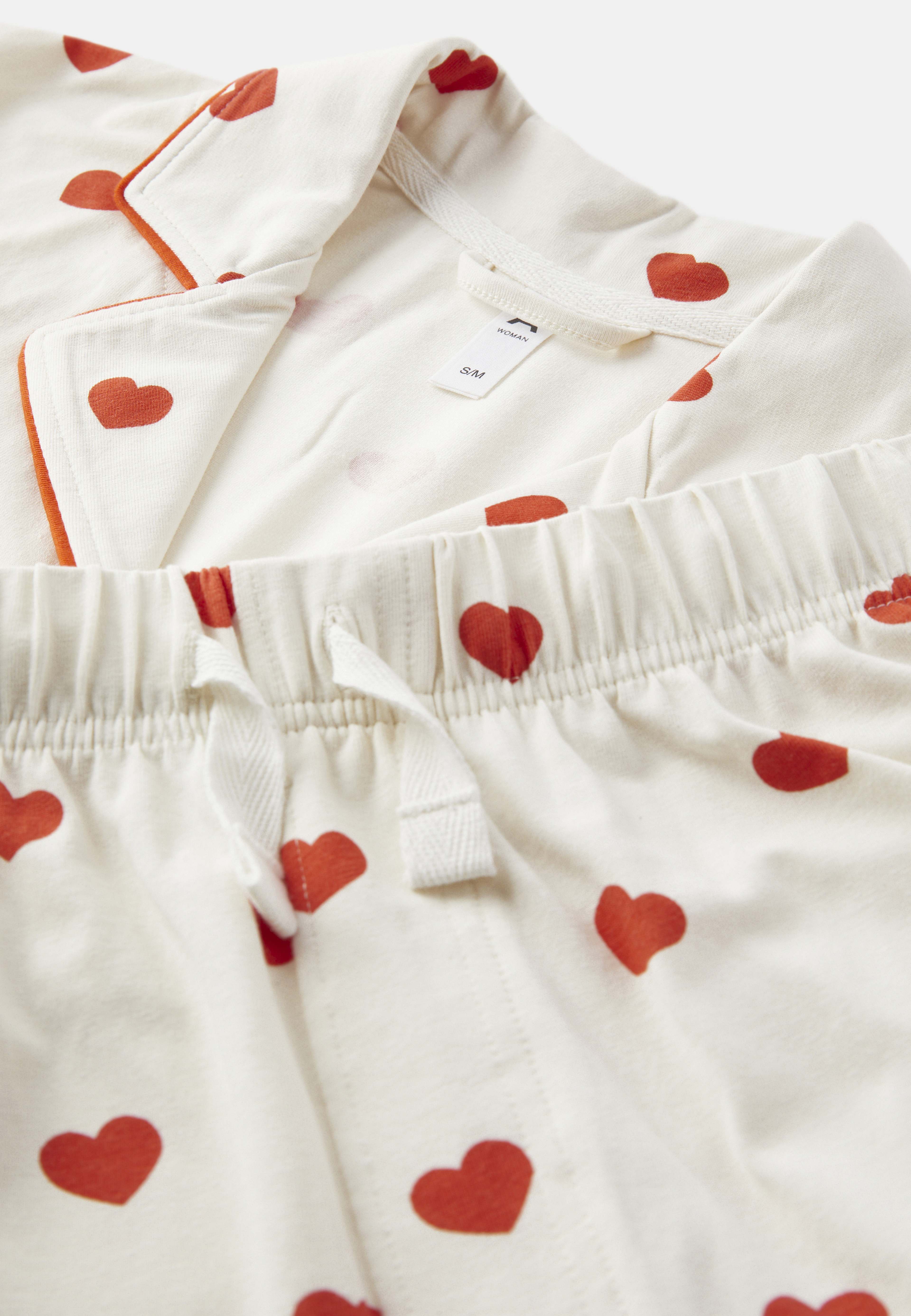 Pyjamas med hjärtan