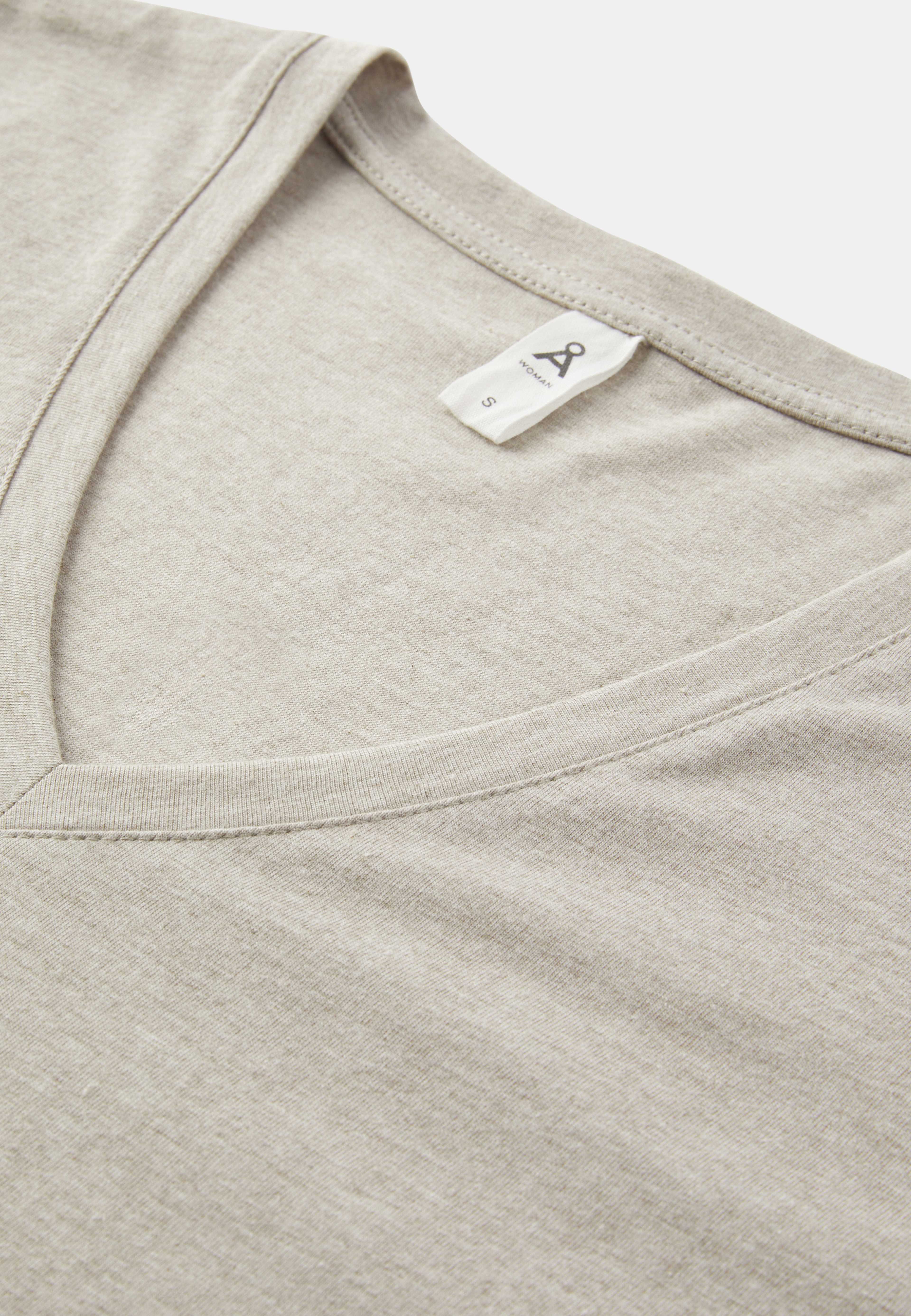 V-ringad t-shirt i ekologisk bomullsmix LENA melange