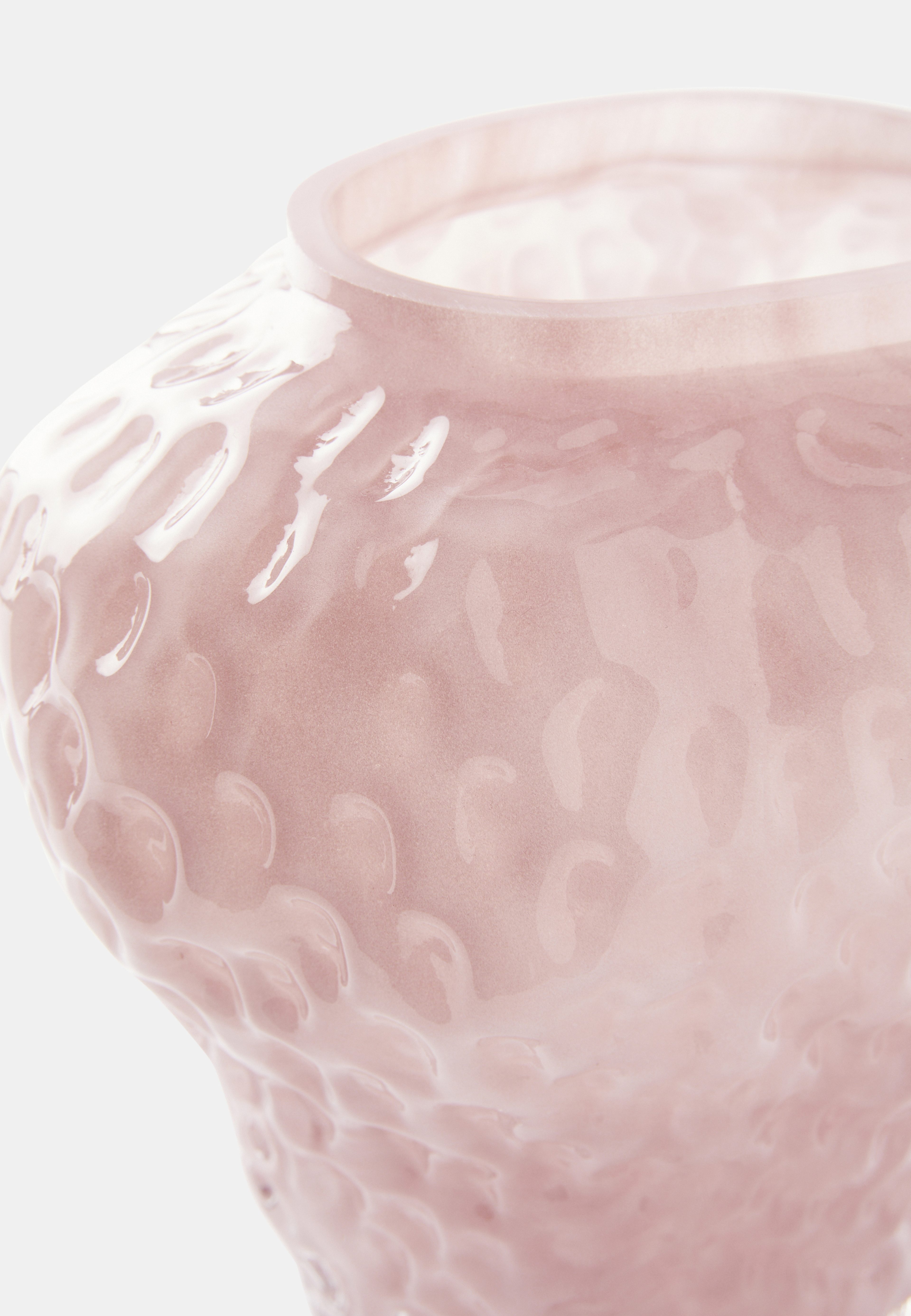 Vas STRAWBERRY 20 cm, från Åhléns Home, i färgen Pink. Klicka för att öppna bilden i stort format