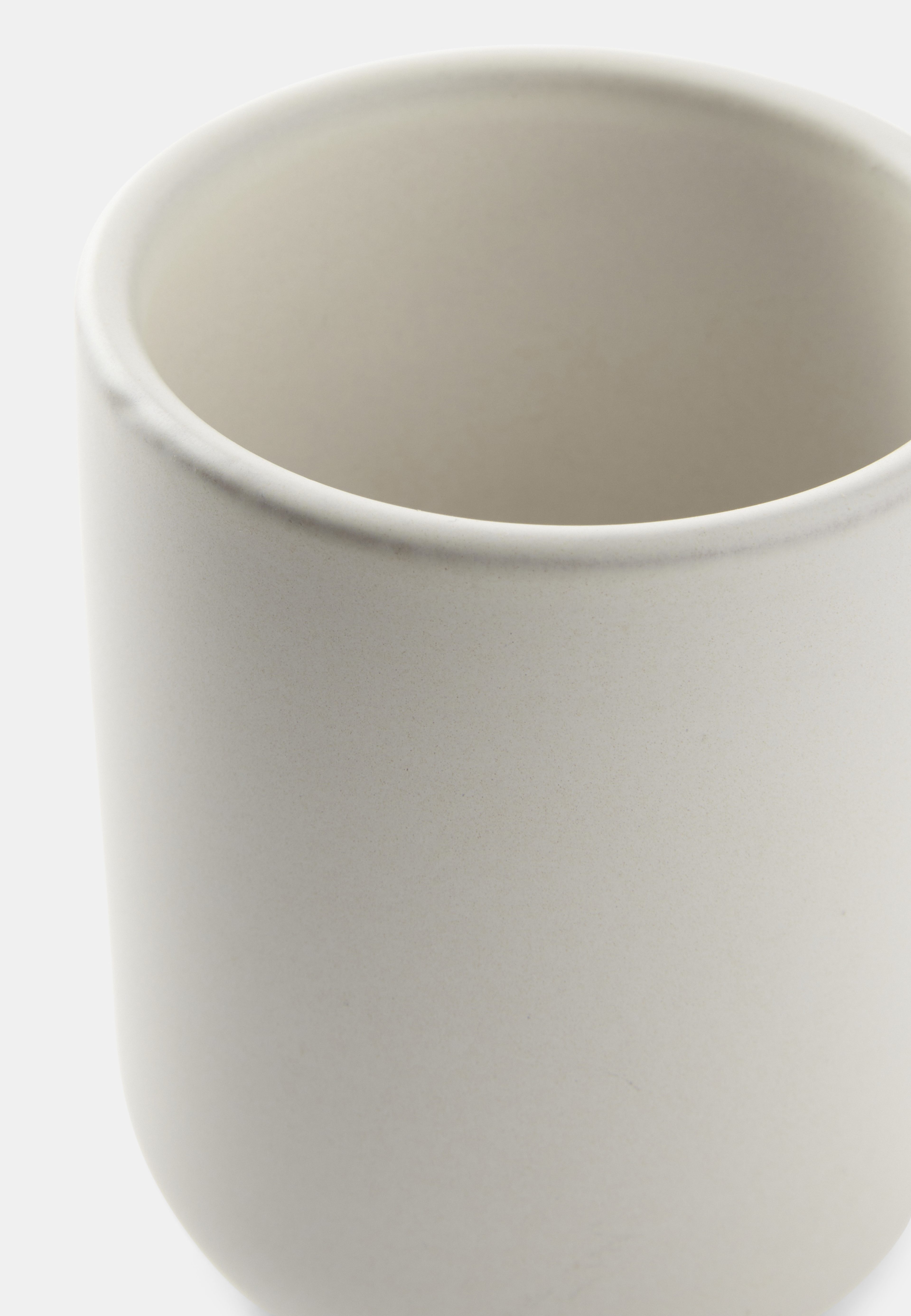 Badrumsmugg EBBA, från Åhléns Home, i färgen Offwhite. Klicka för att öppna bilden i stort format