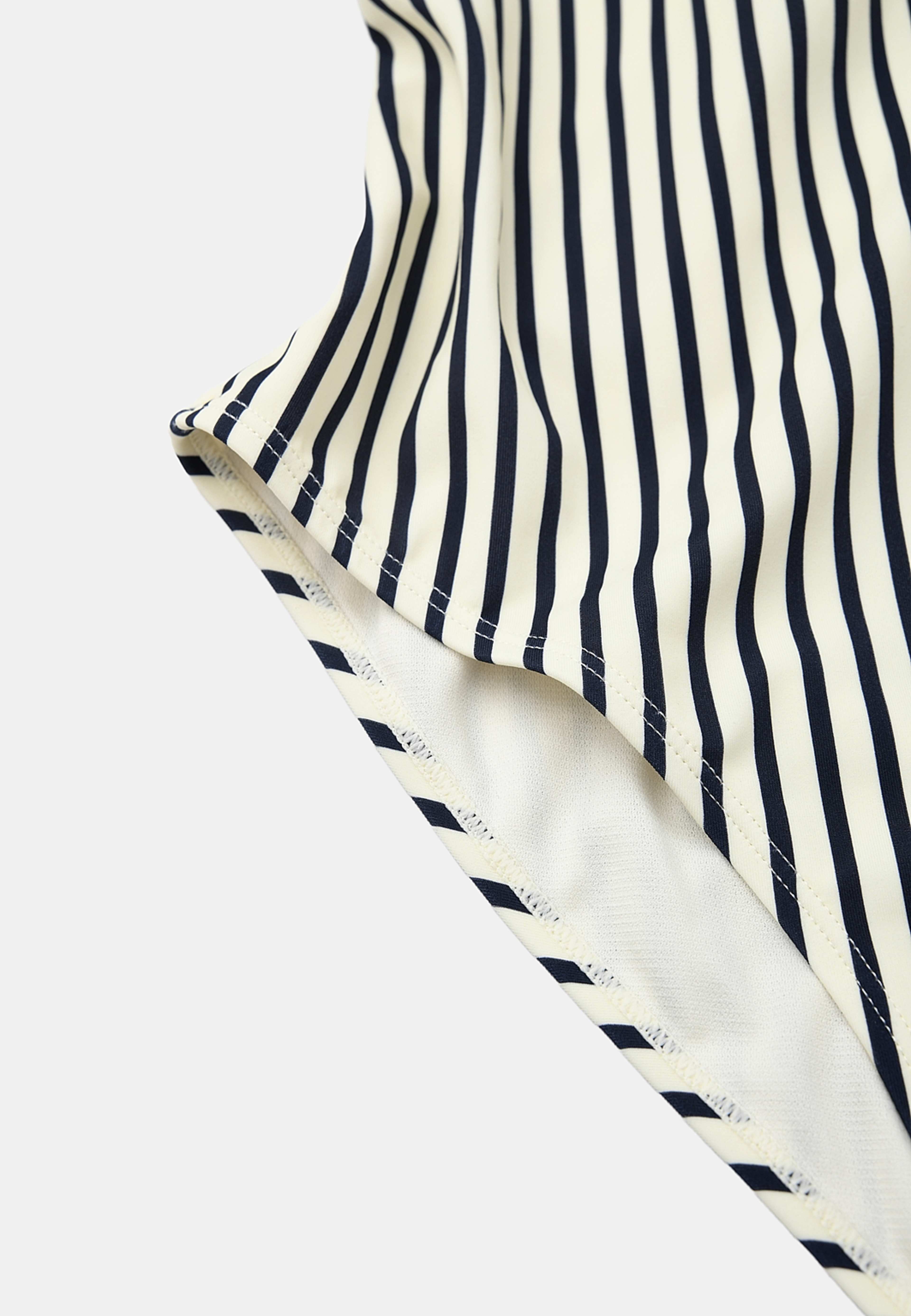 Baddräkt HANNI, från Å WOMAN, i färgen Navy Stripe. Klicka för att öppna bilden i stort format