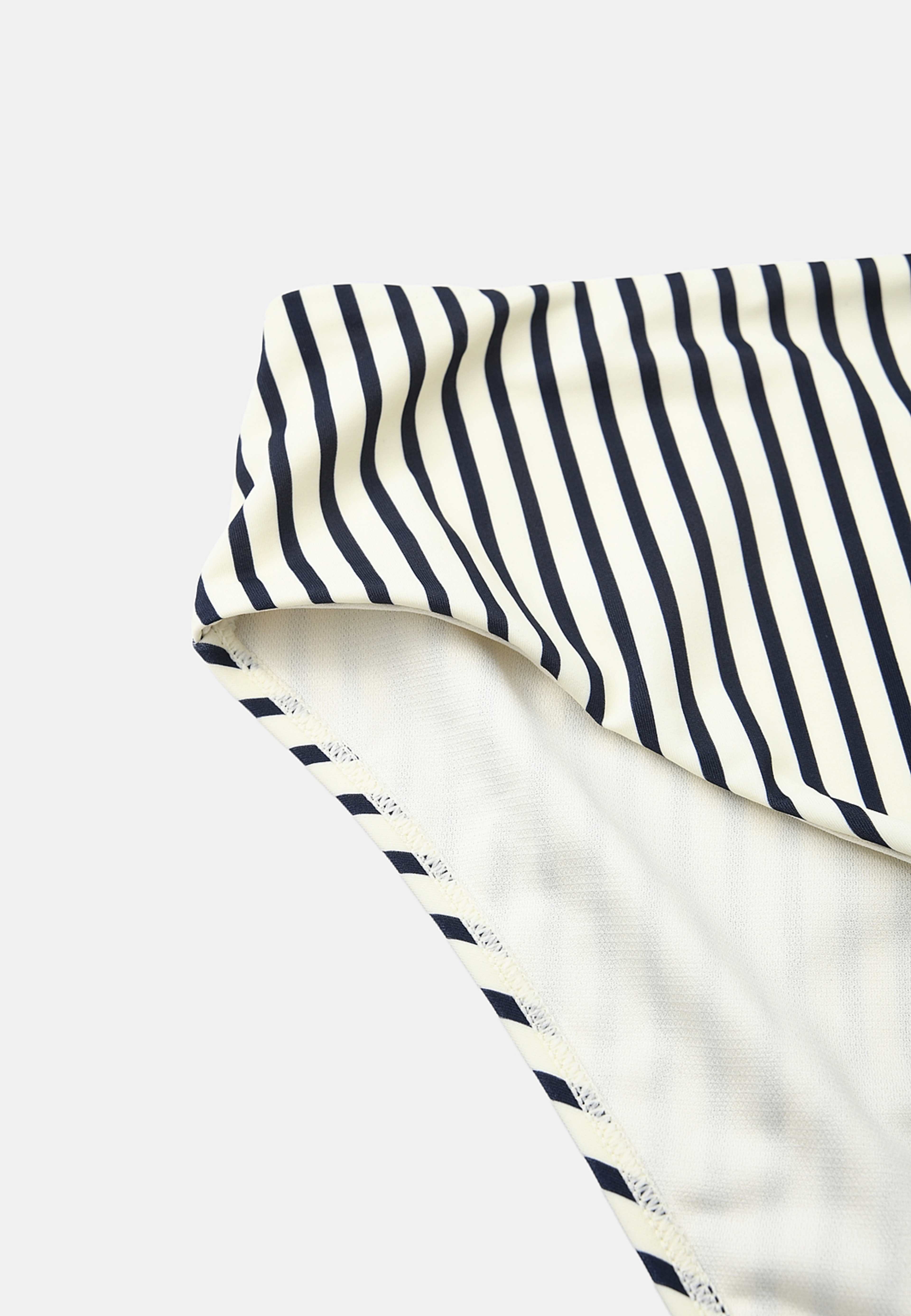 Bikinotrosa med hög midja YLVA, från Å WOMAN, i färgen Navy Stripe. Klicka för att öppna bilden i stort format