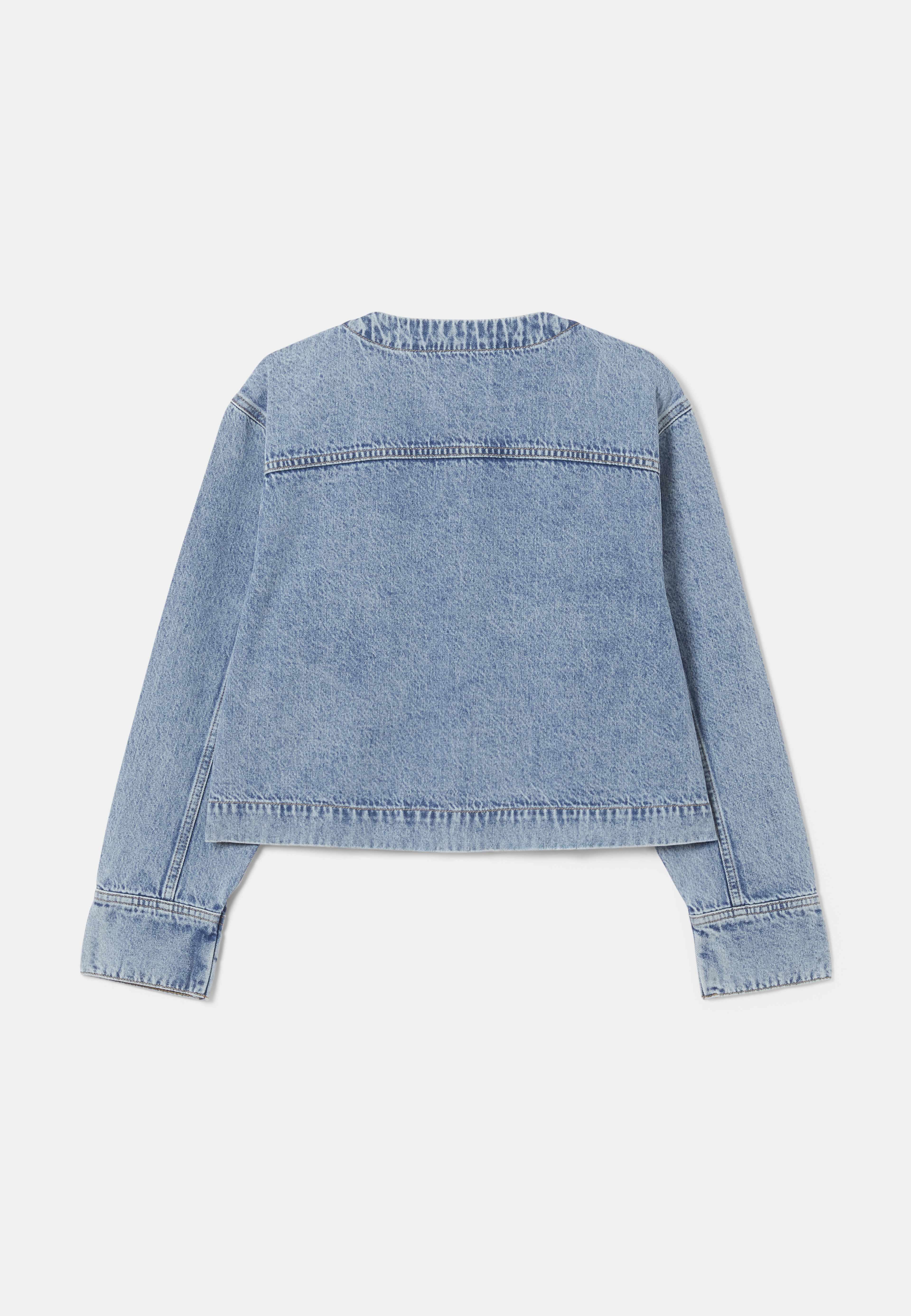 Jeansjacka SAM, från Carin Wester, i färgen Mid Blue Wash. Klicka för att öppna bilden i stort format