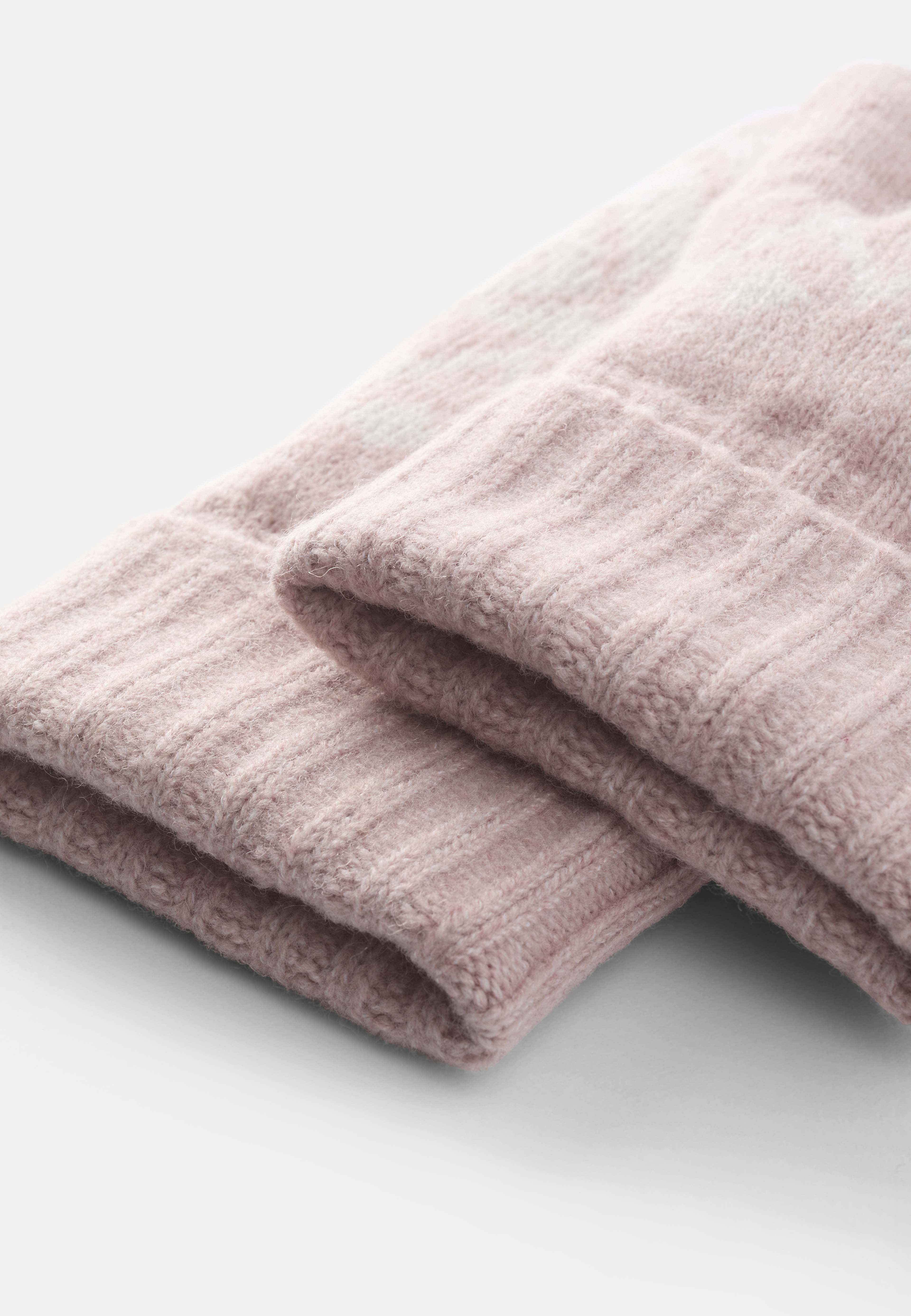 Jacquardstickade tumvantar PIA, från Å WOMAN, i färgen Pink. Klicka för att öppna bilden i stort format