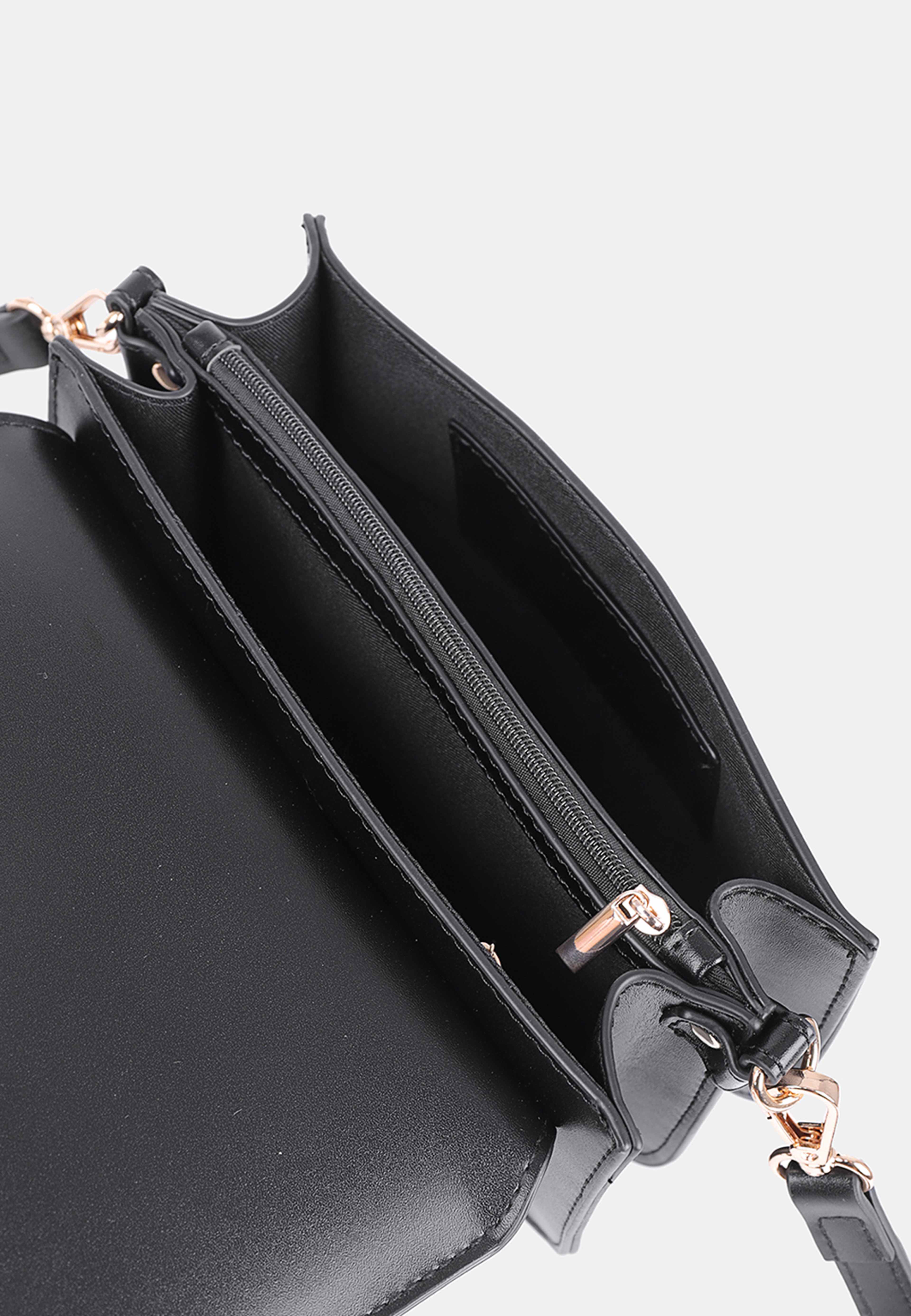 Crossbodyväska CAT, från Carin Wester, i färgen Black. Klicka för att öppna bilden i stort format