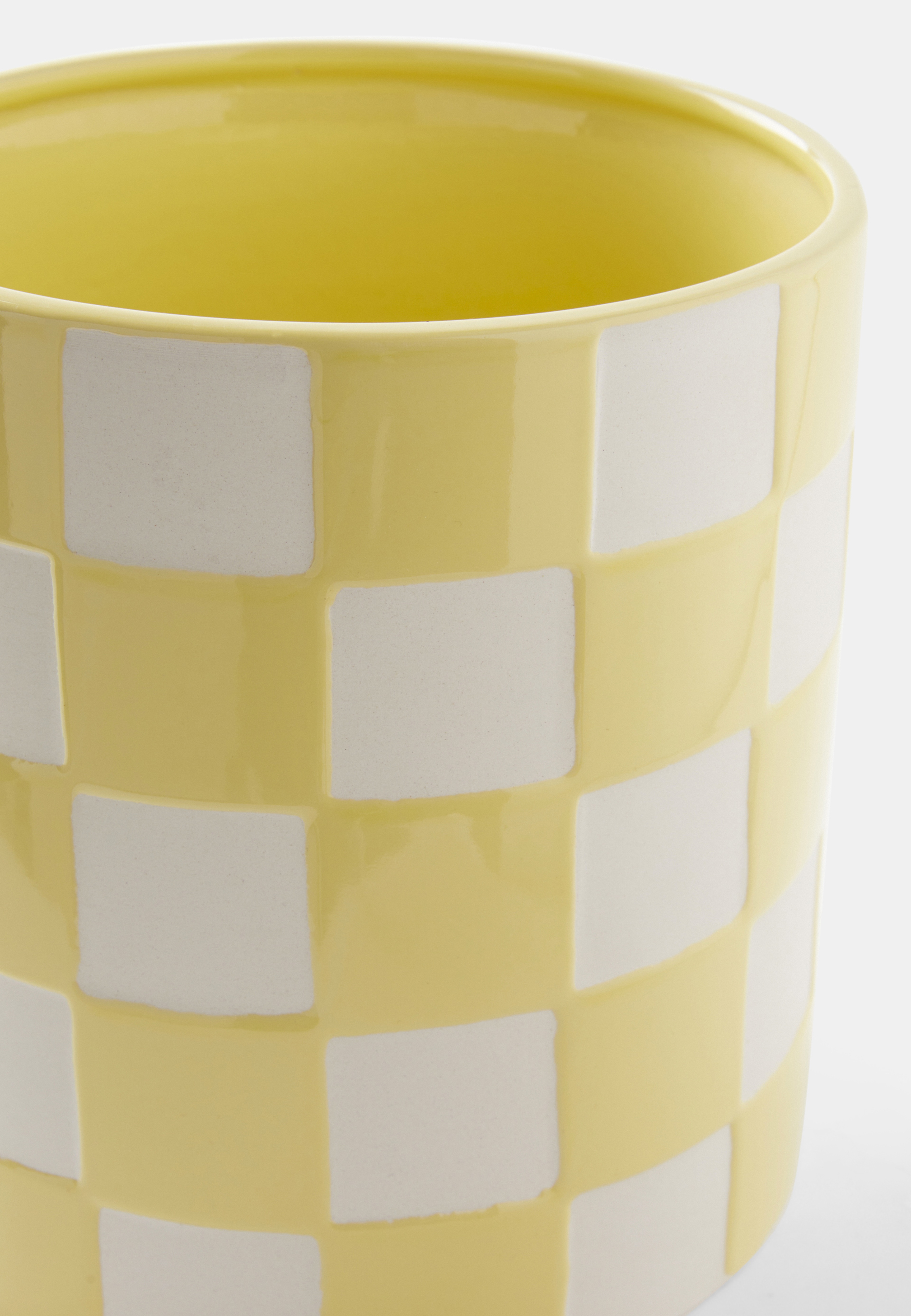 Schackrutig kruka 19 cm, från Designtorget, i färgen Lt Yellow. Klicka för att öppna bilden i stort format