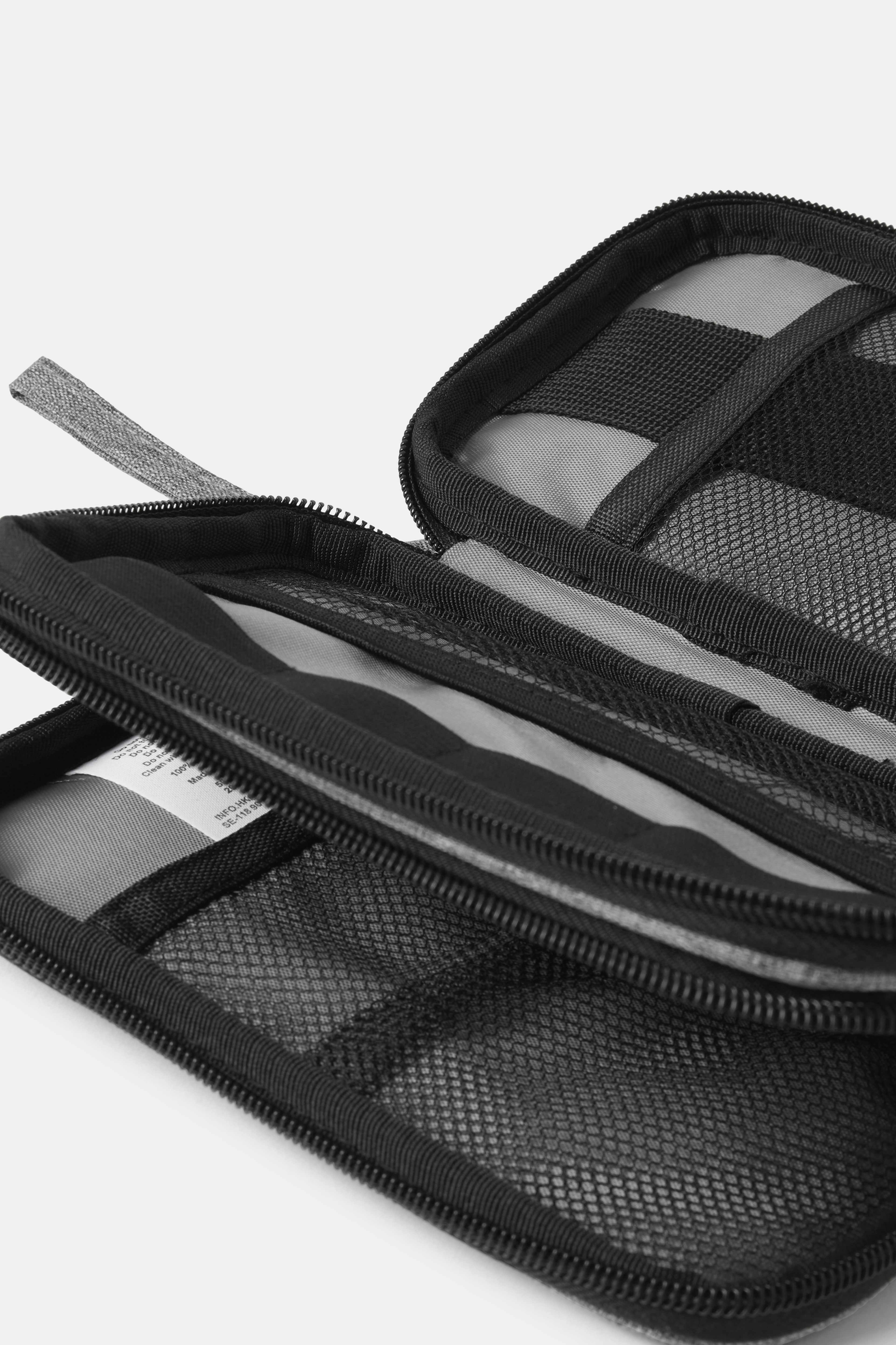 Reseförvaring för elektronik small