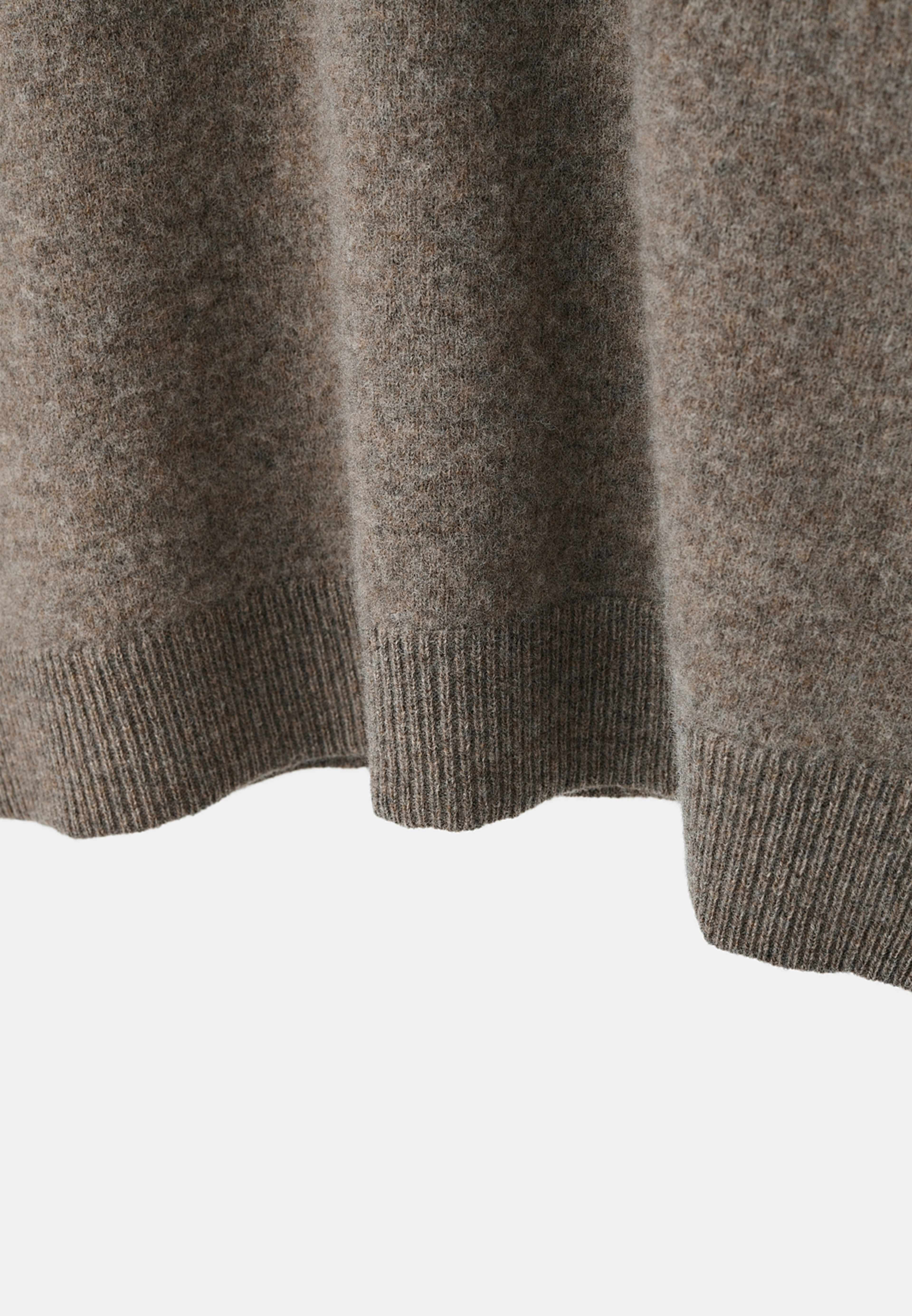 Stickad ulltröja EBBA, från Carin Wester, i färgen Mole Mel1. Klicka för att öppna bilden i stort format