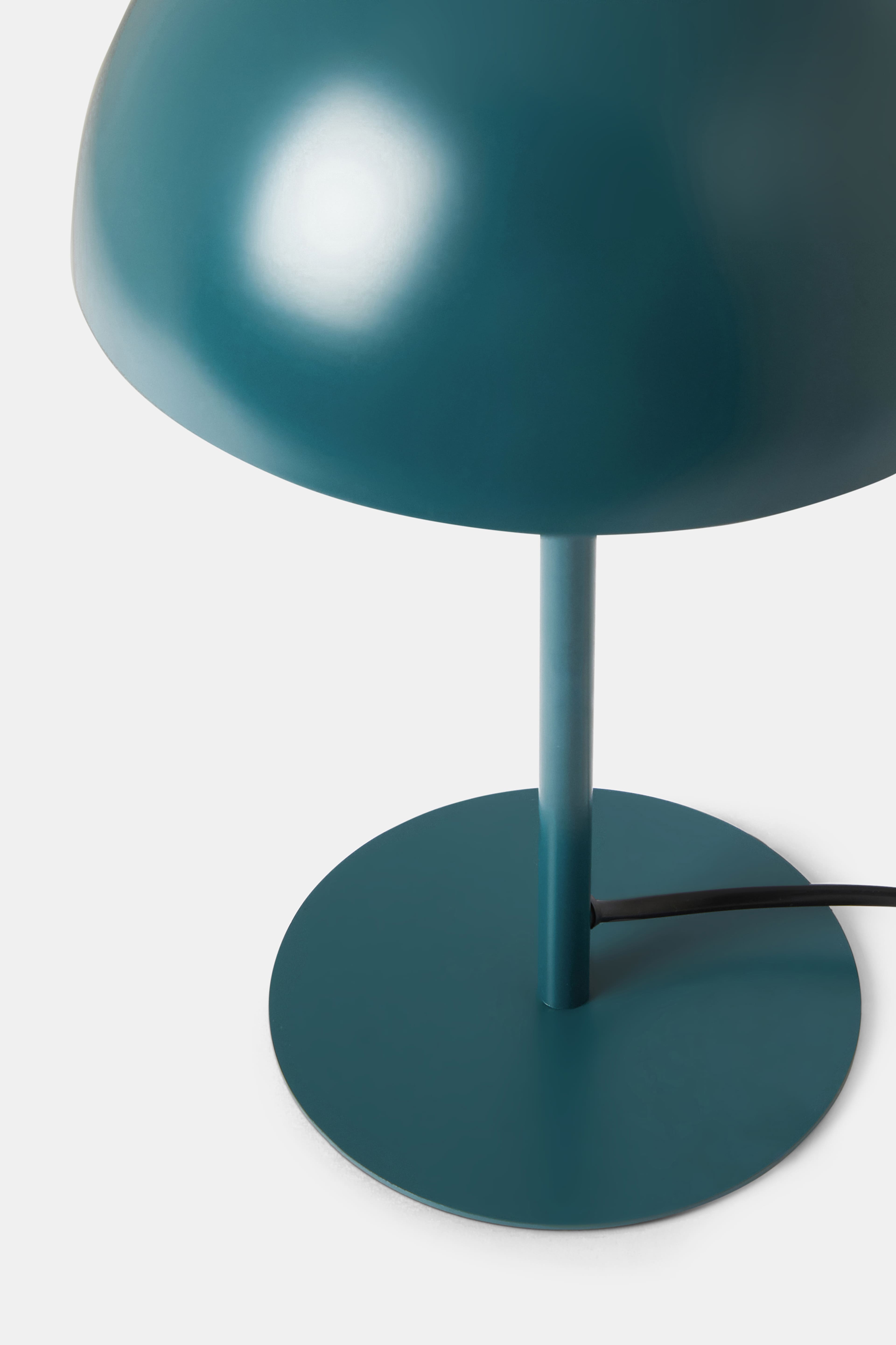 Bordslampa i metall LUNA