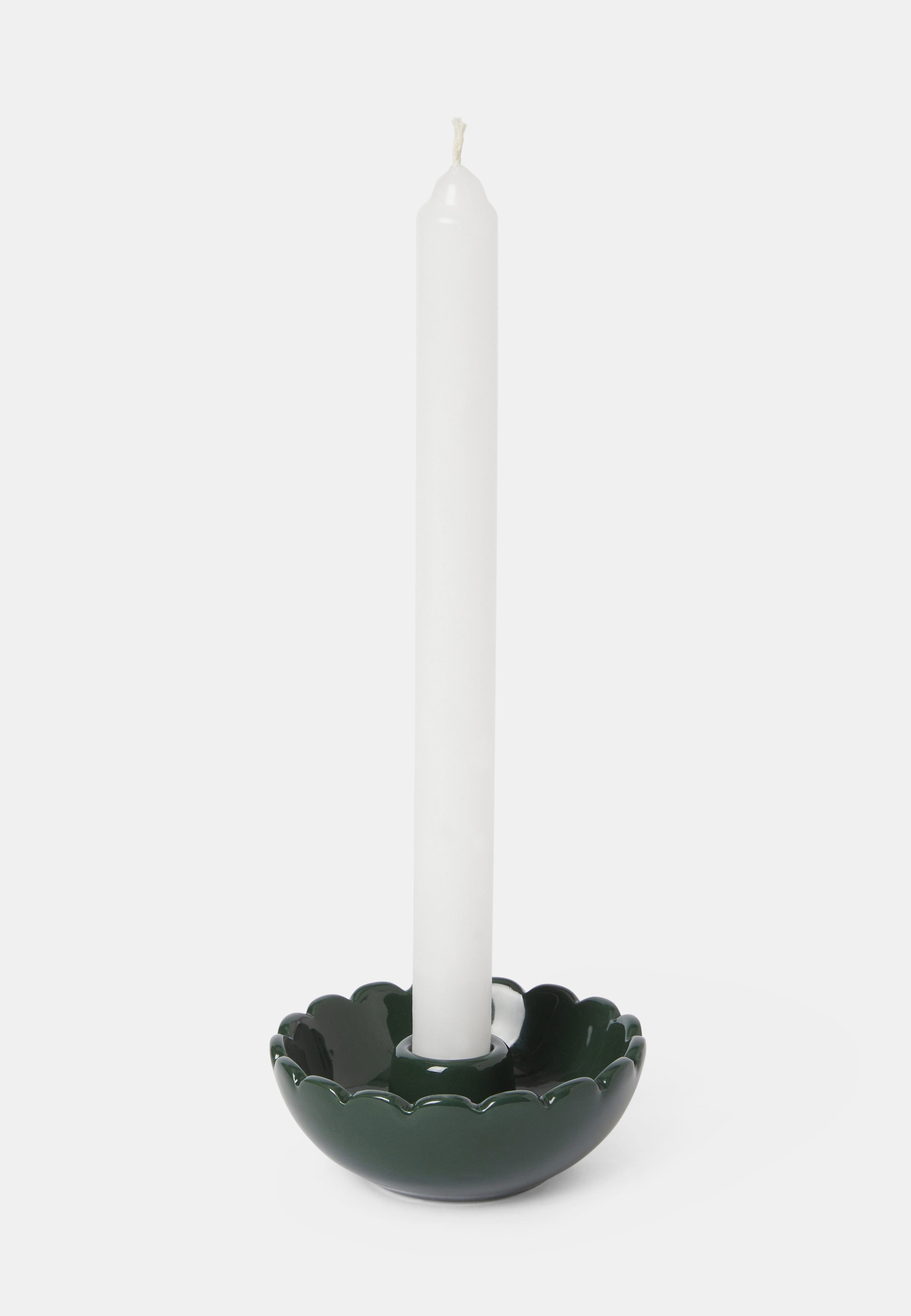 Ljusstake för singelljus SCALLOP, från Åhléns Home, i färgen Green. Klicka för att öppna bilden i stort format