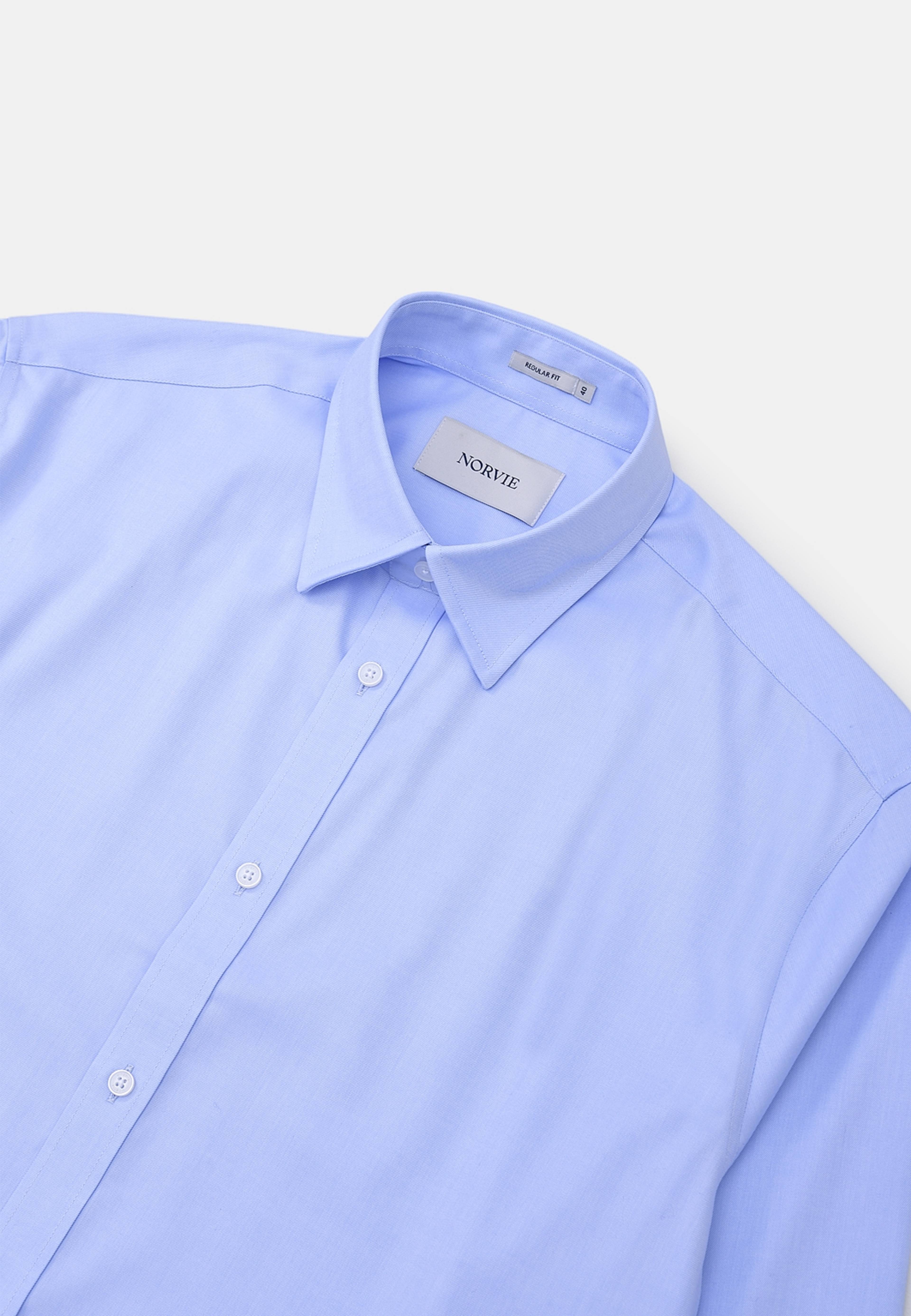 Twillvävd skjorta AXEL regular fit, från NORVIE, i färgen Light Blue. Klicka för att öppna bilden i stort format