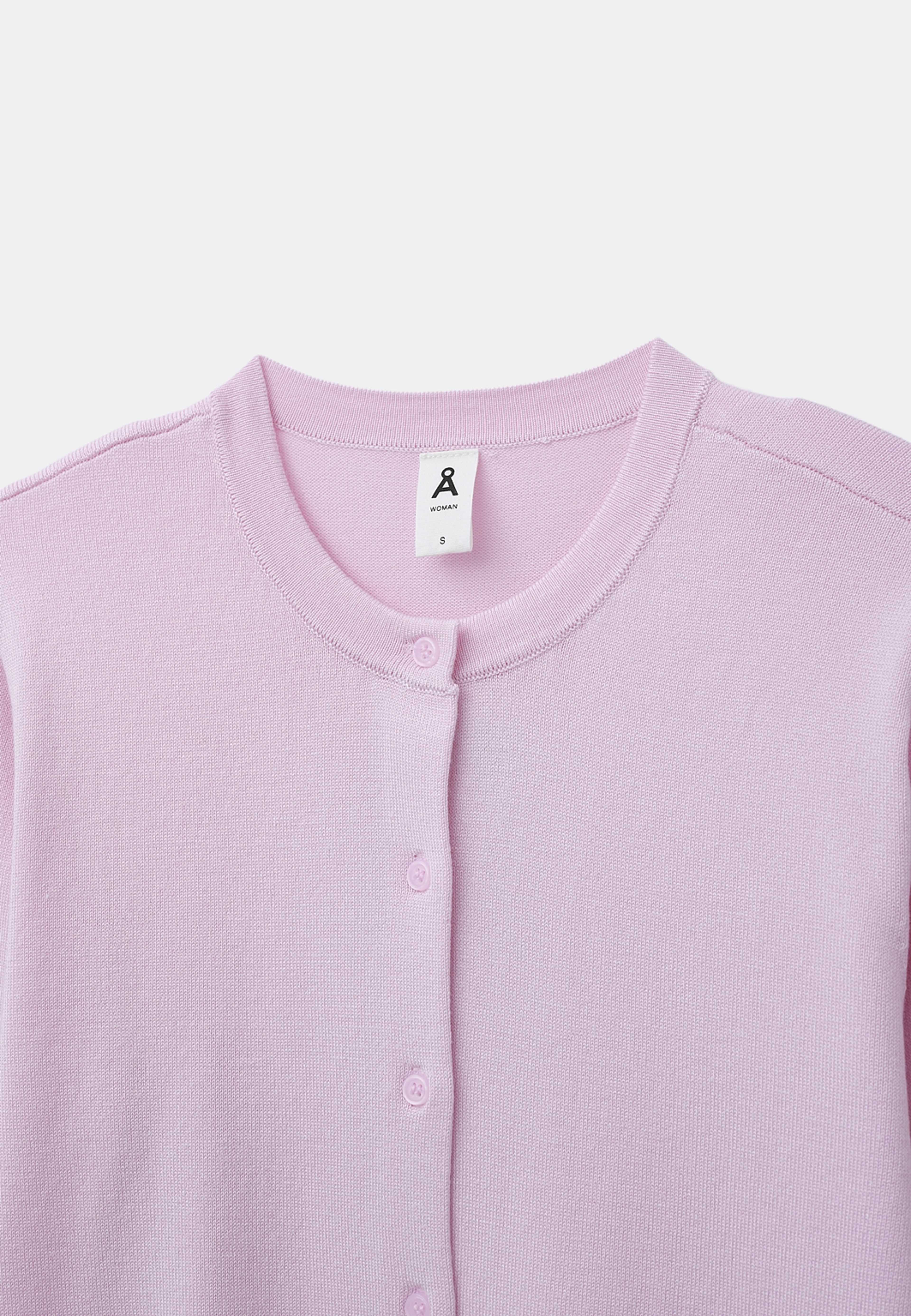 Cardigan INGRID, från Å WOMAN, i färgen Light Pink. Klicka för att öppna bilden i stort format