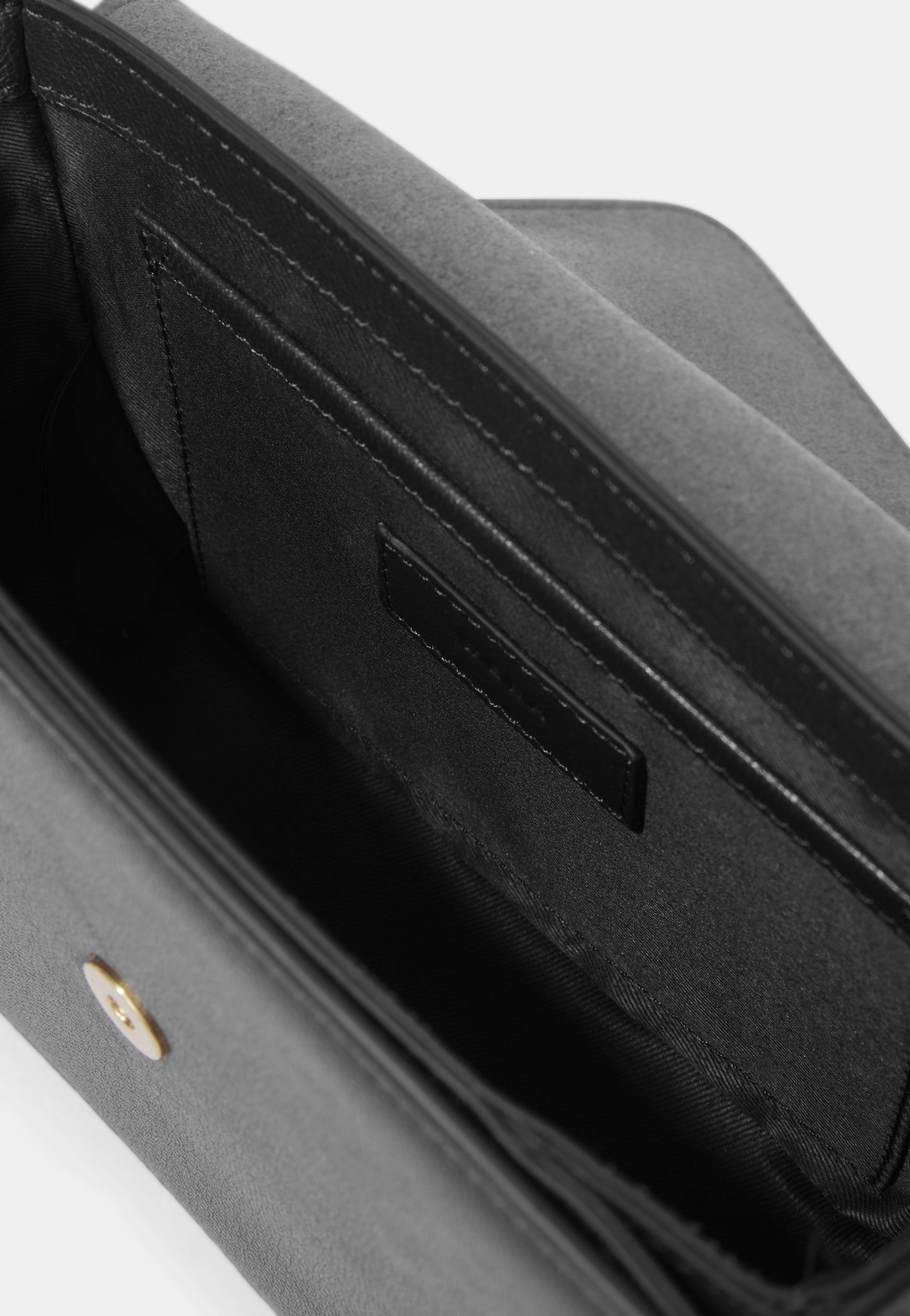 Crossbodyväska i läder VERA
