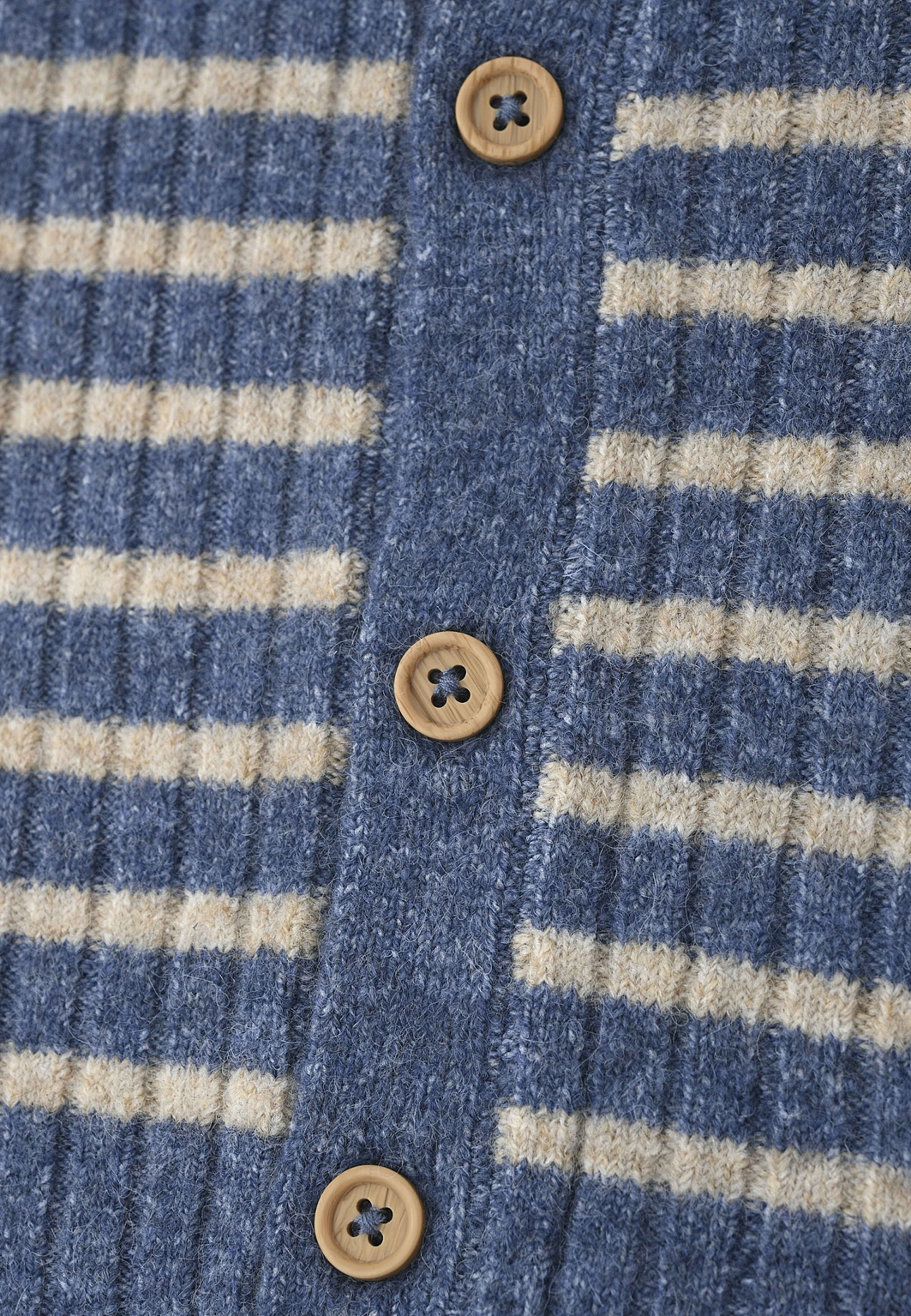 Randigt stickat set OAT, från RIKIKI, i färgen Blue Stripe. Klicka för att öppna bilden i stort format