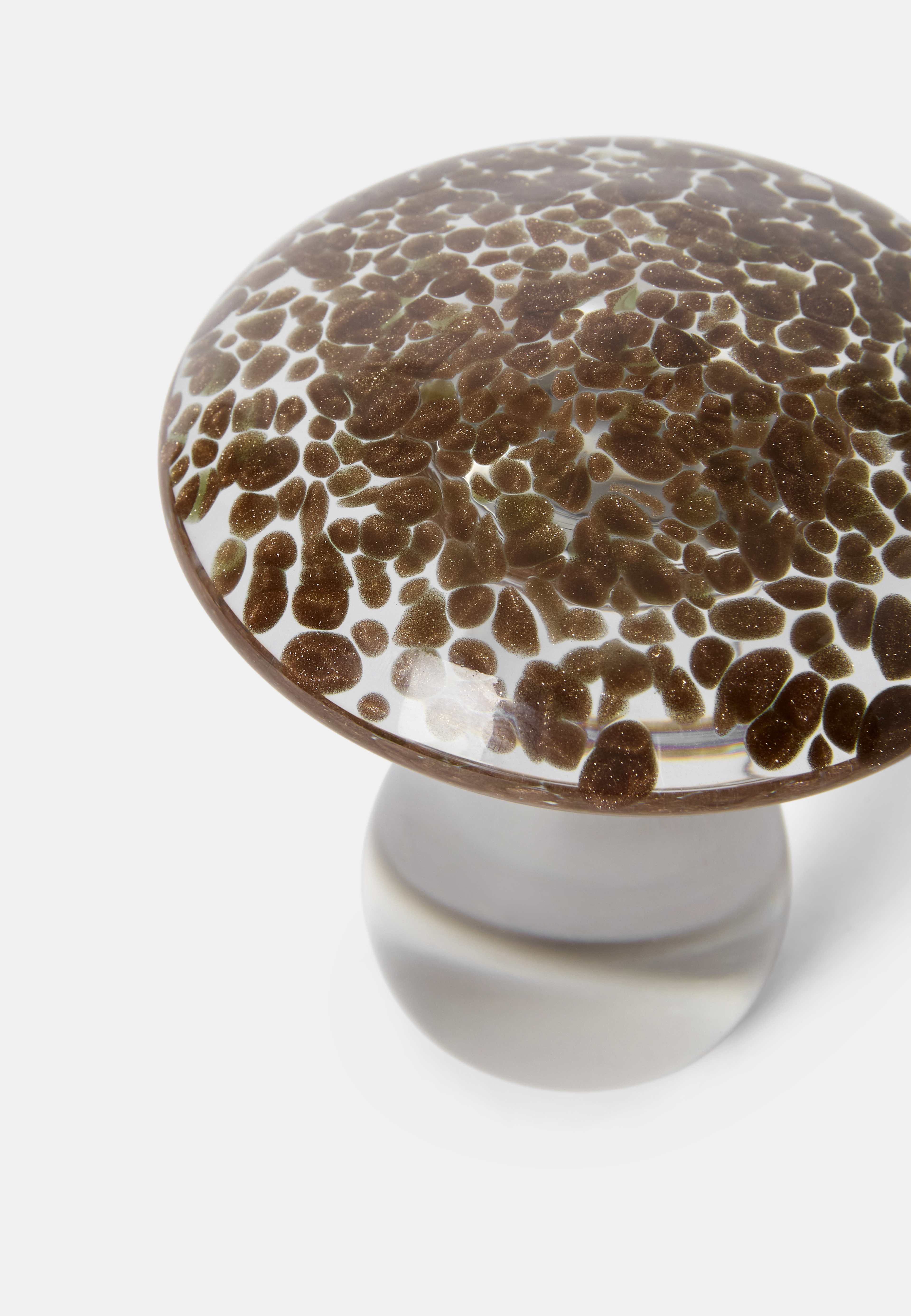 Dekoration i glas svamp 10,5 cm, från Åhléns Home, i färgen Brown. Klicka för att öppna bilden i stort format