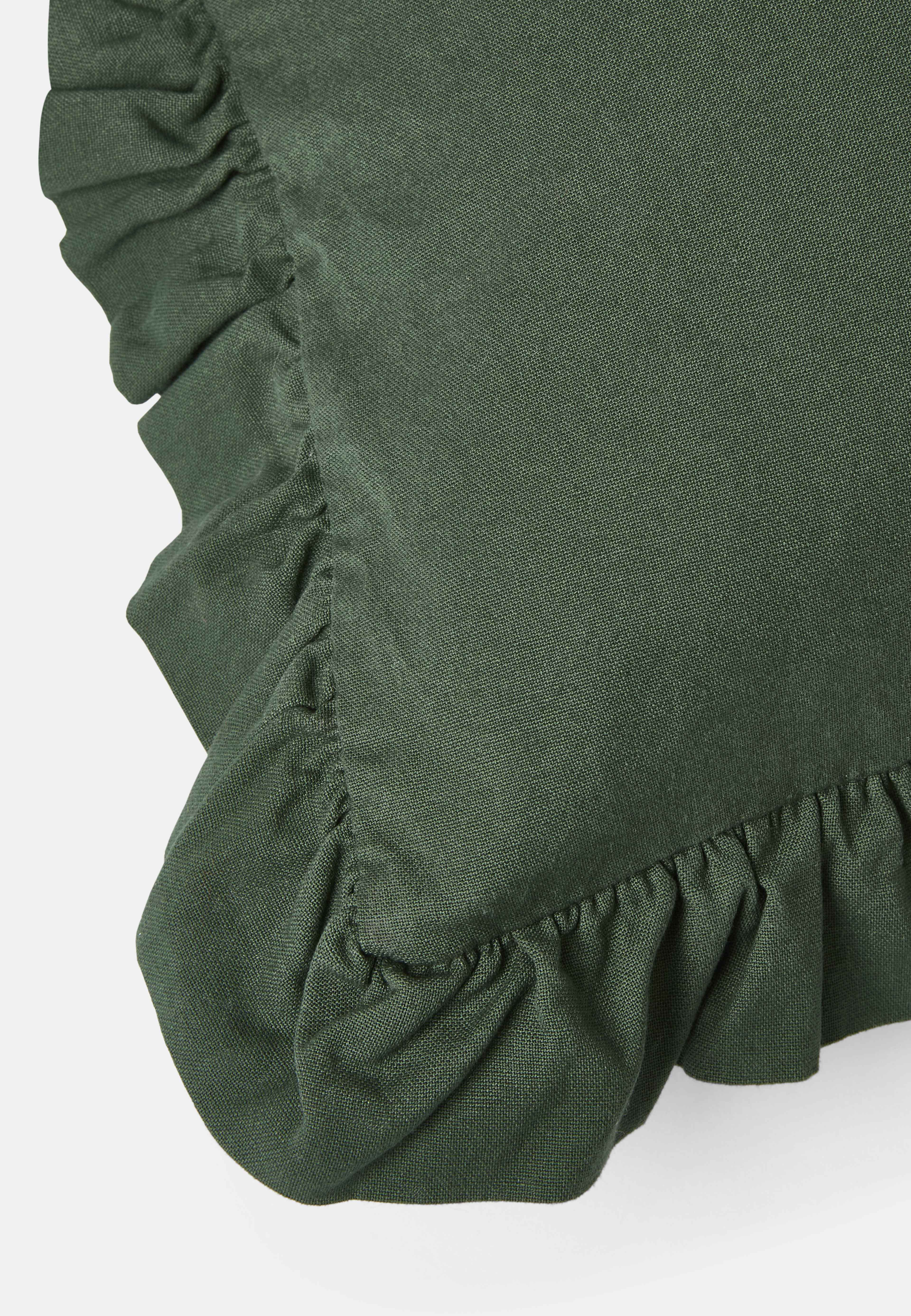 Kuddfodral FRILL 50x50 cm, från PORTOLINO LIVING, i färgen Green. Klicka för att öppna bilden i stort format