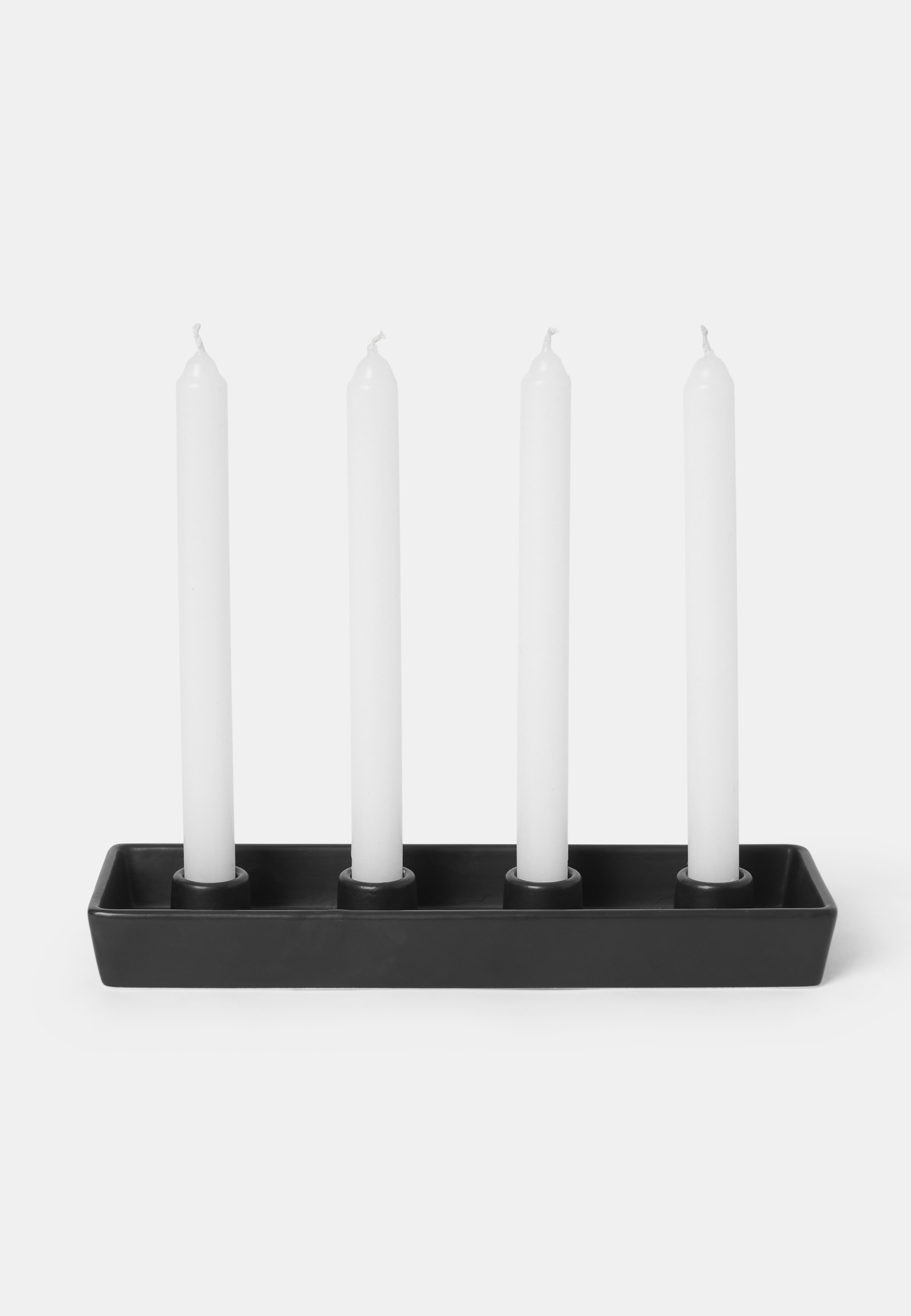 Adventsljusstake FREYA, från Åhléns Home, i färgen Black. Klicka för att öppna bilden i stort format