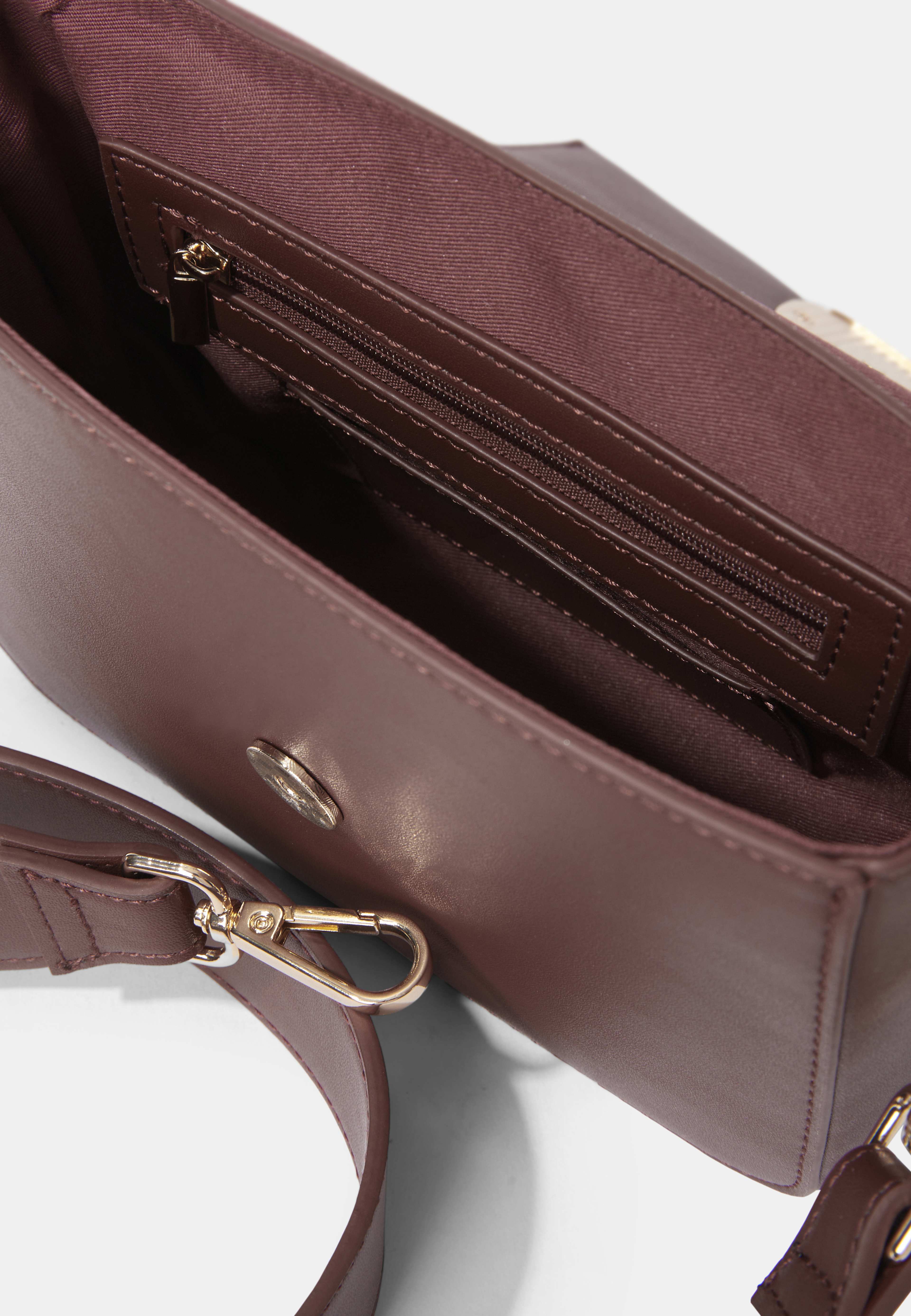 Crossbody med spänne CYNTHIA