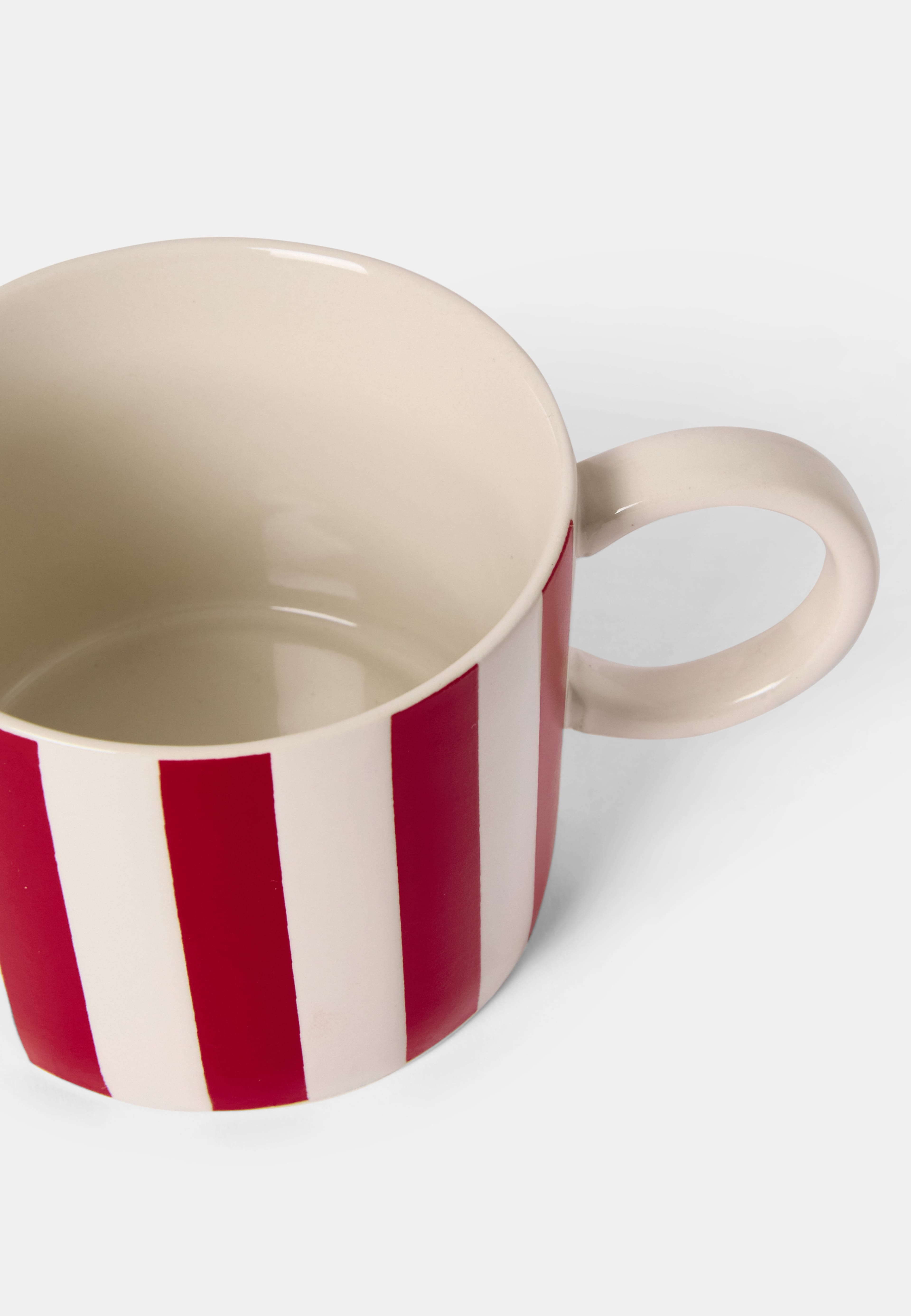 Mugg i stengods ADA STRIPE 25 cl, från Åhléns Home, i färgen Red. Klicka för att öppna bilden i stort format