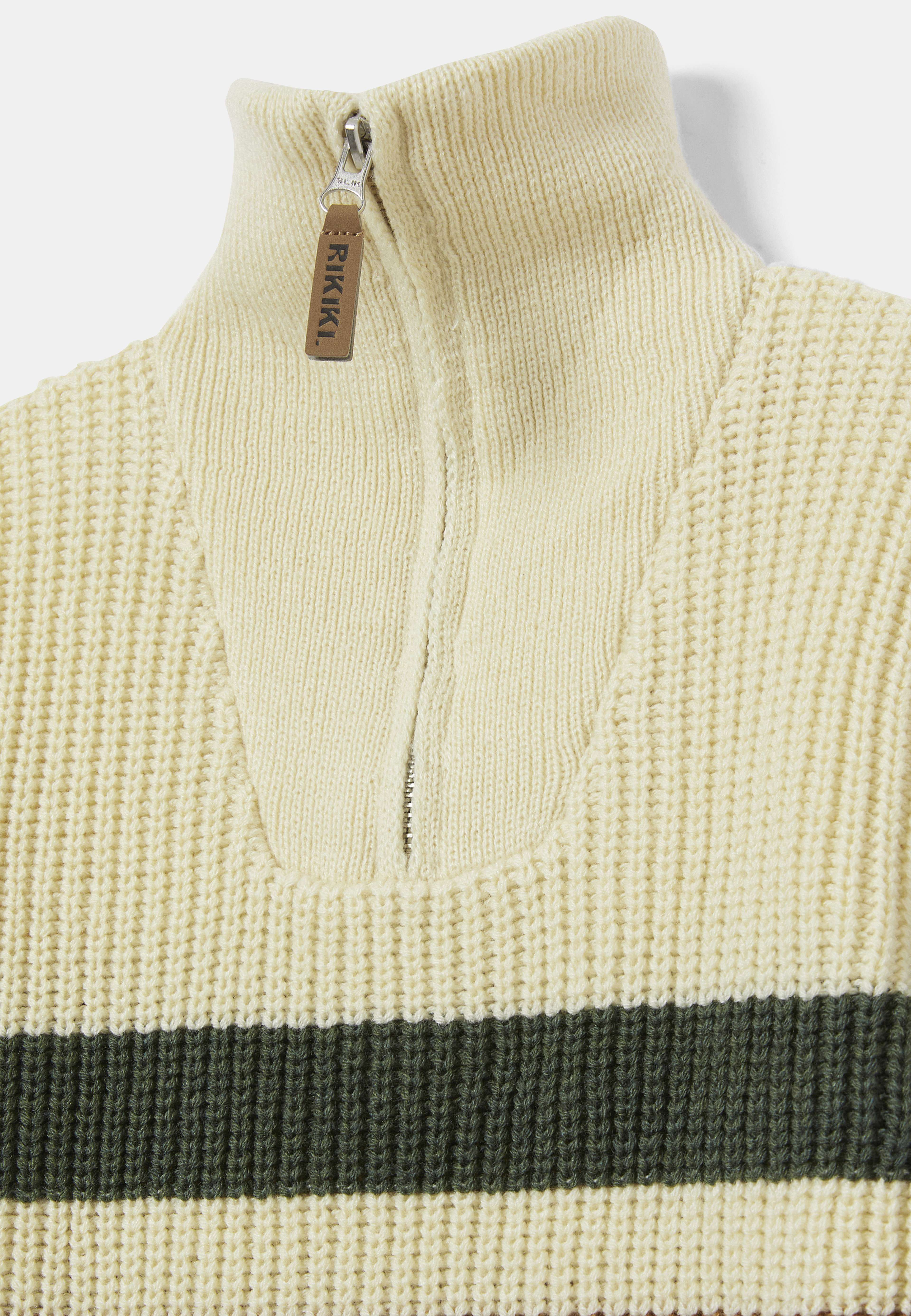 Stickad tröja med half-zip GRAHAM, från RIKIKI, i färgen White Stripe. Klicka för att öppna bilden i stort format