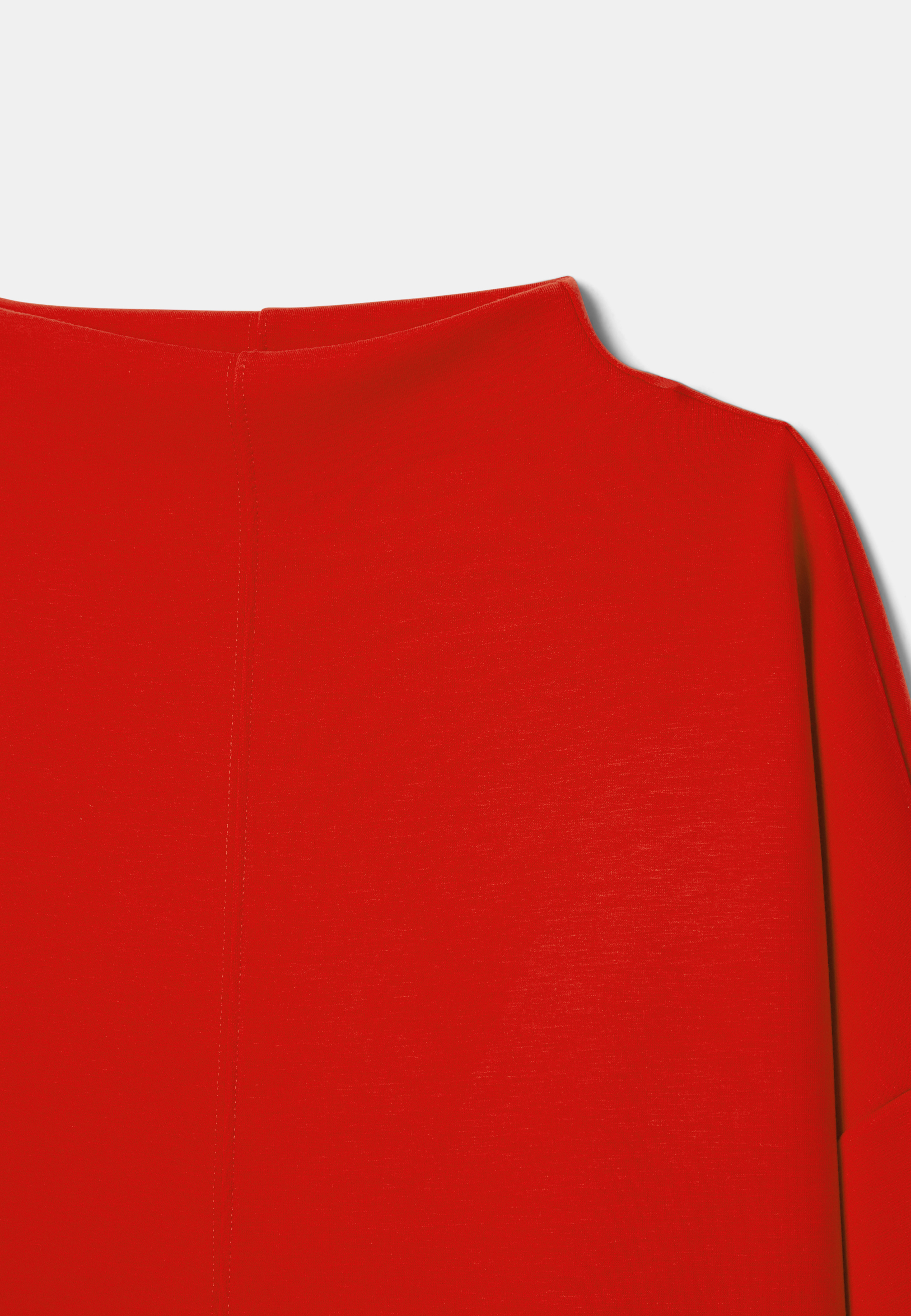 Topp med mock neck CORA, från Carin Wester, i färgen Red. Klicka för att öppna bilden i stort format