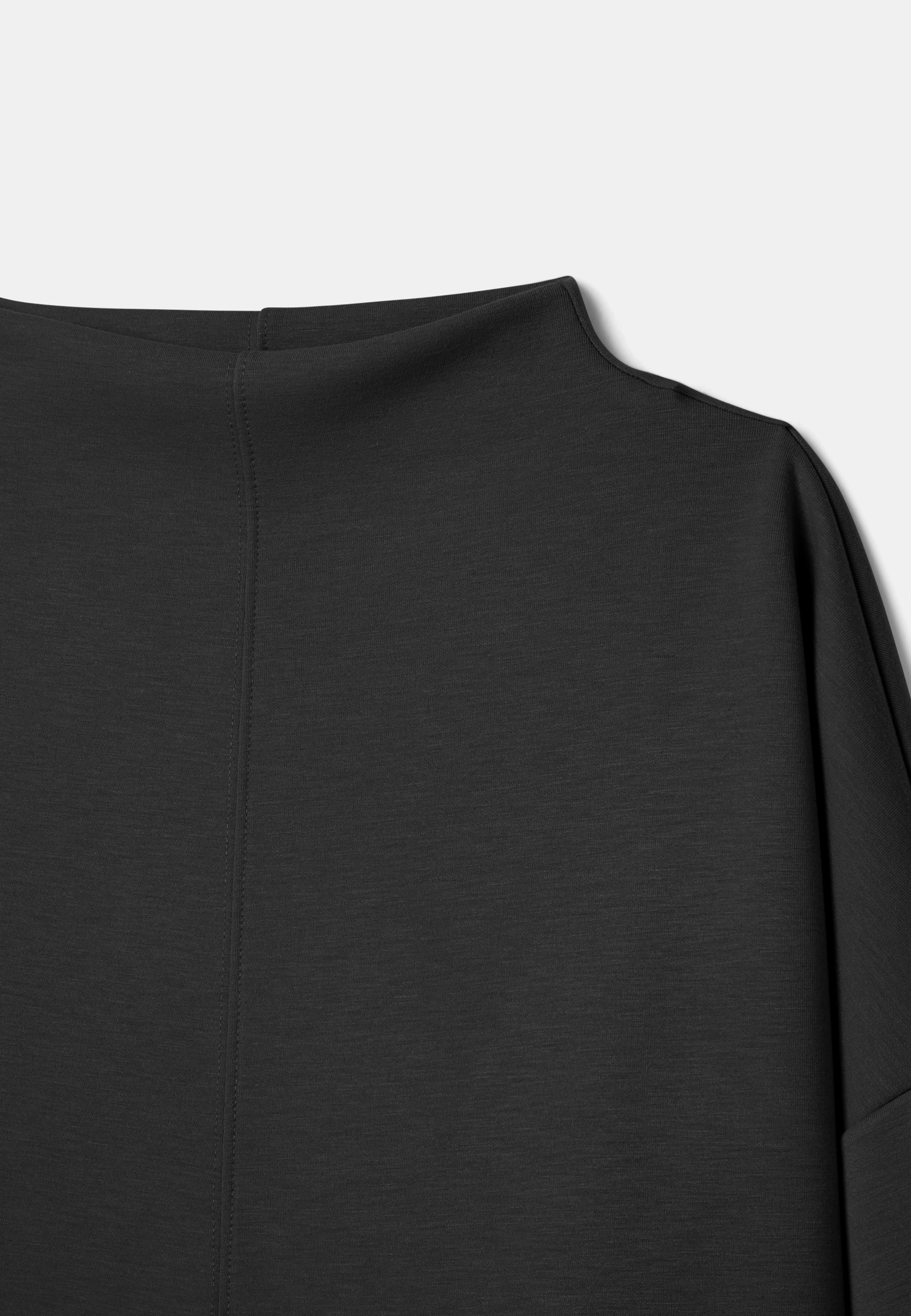 Topp med mock neck CORA, från Carin Wester, i färgen Black. Klicka för att öppna bilden i stort format