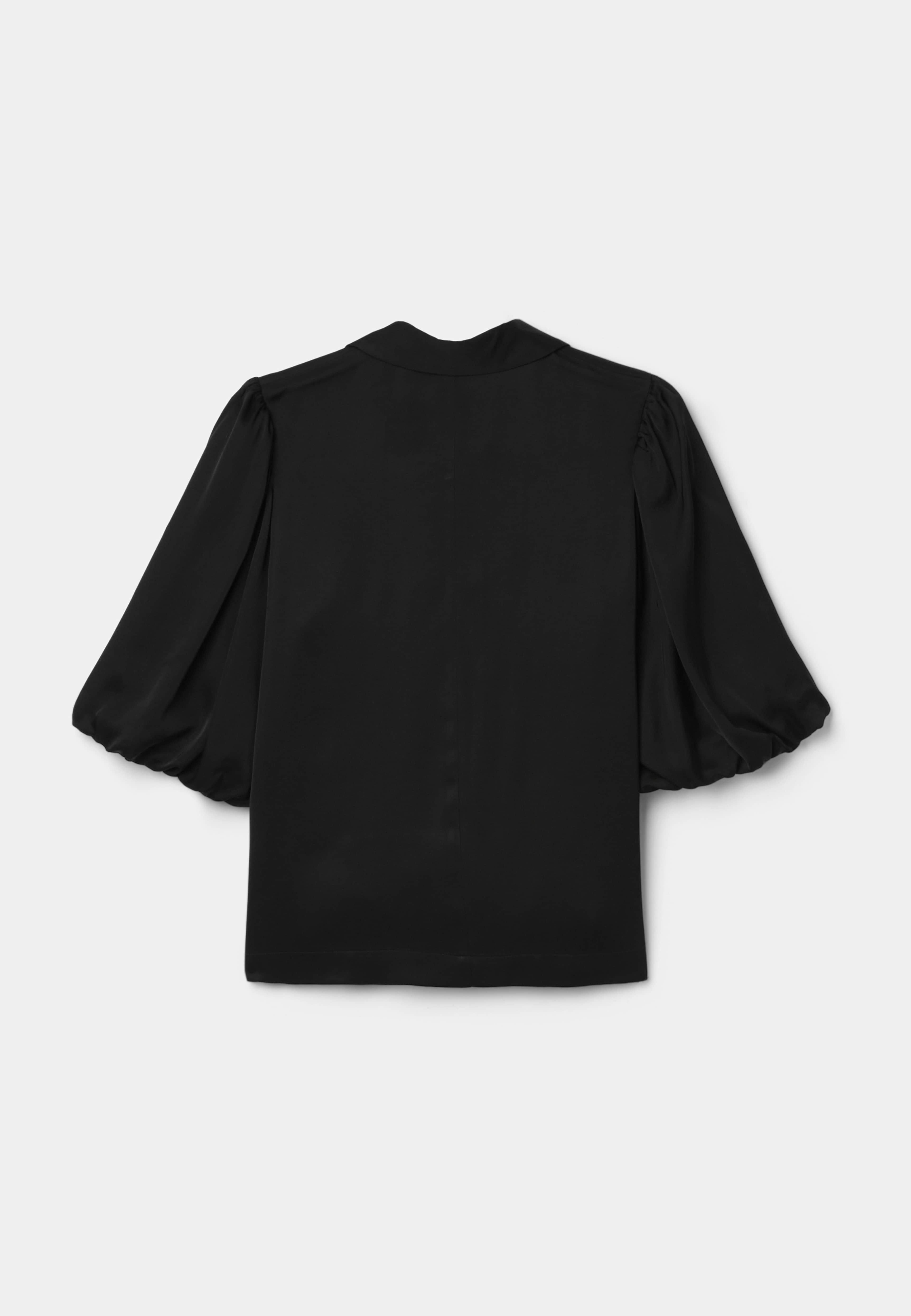 Viskosblus ALTINA, från Carin Wester, i färgen Black. Klicka för att öppna bilden i stort format