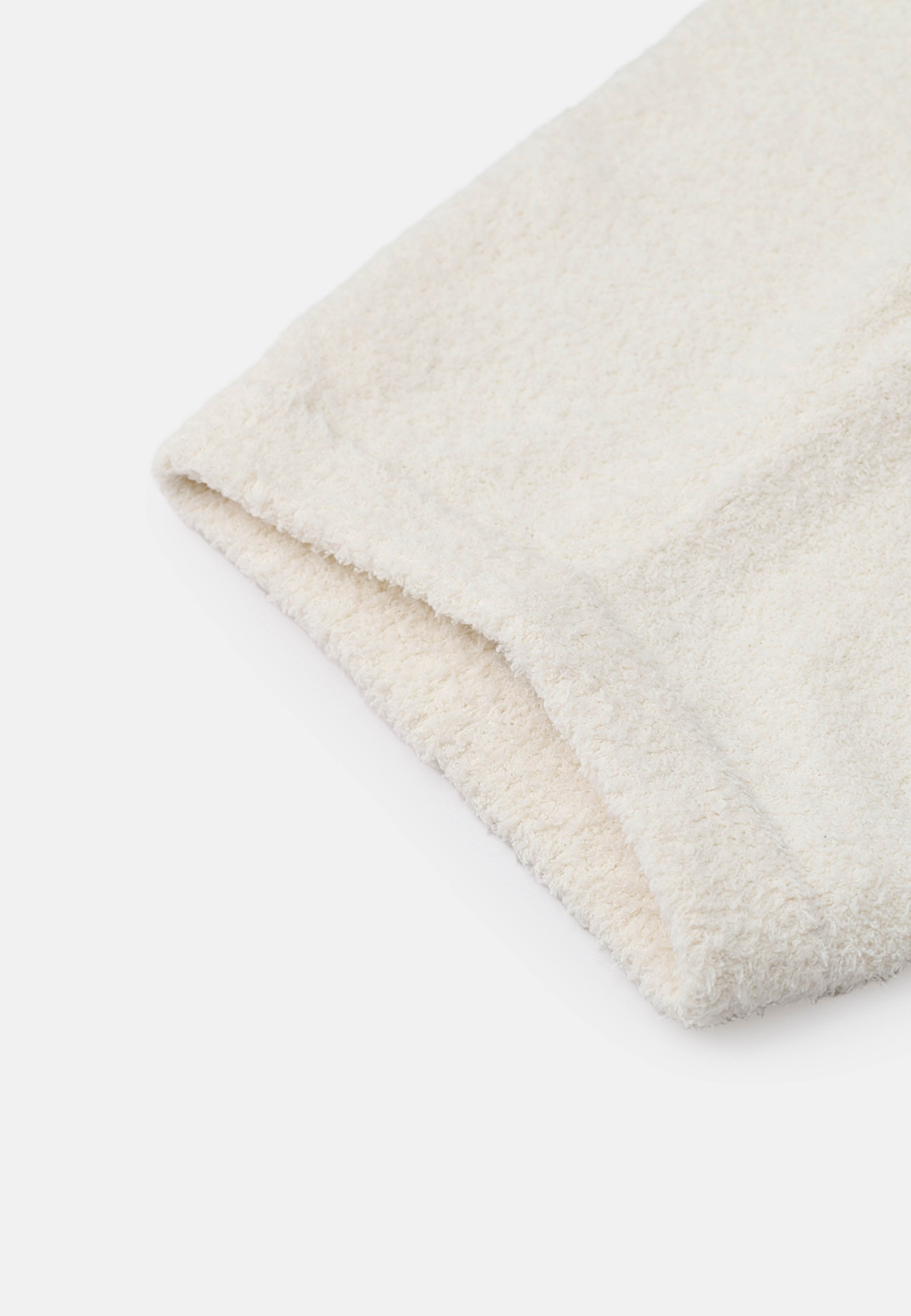 Stickade byxor INA, från RIKIKI, i färgen White. Klicka för att öppna bilden i stort format