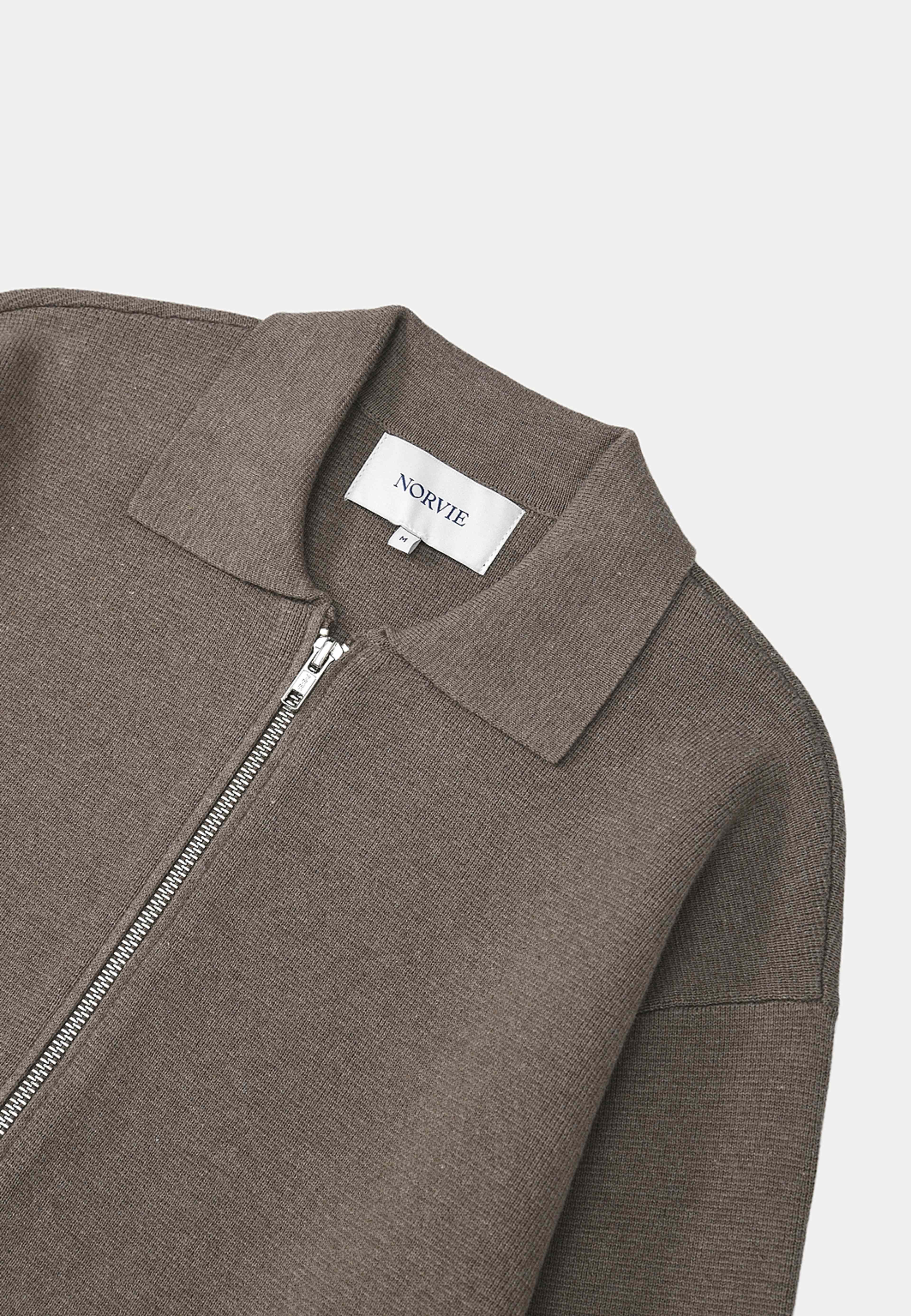 Cardigan med dubbelzip NICO, från NORVIE, i färgen Mole Mel. Klicka för att öppna bilden i stort format